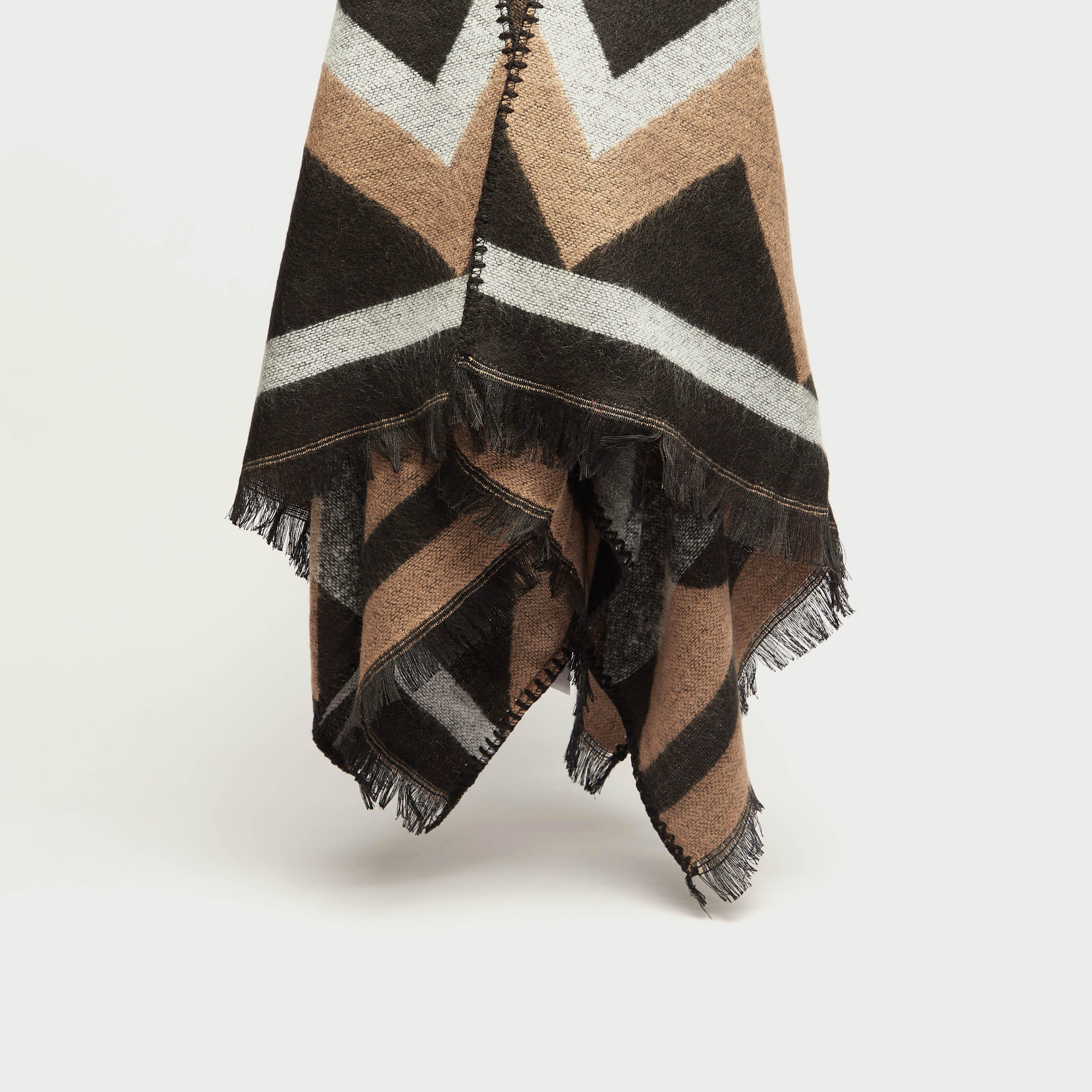 سترة كاب شيفرون بشراشيب-women-clothingaccessories-scarves-image-1