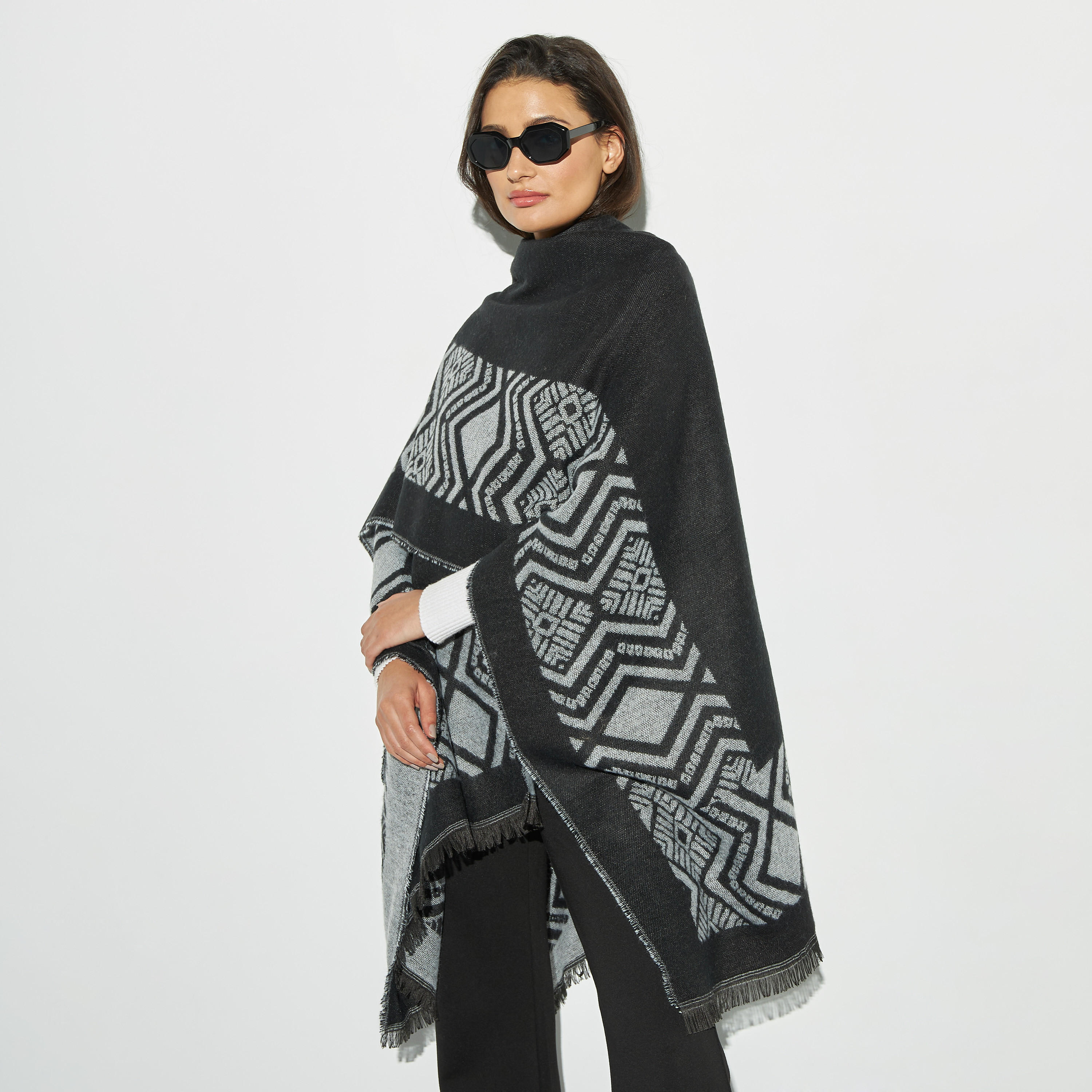 كاب بحواف بطبعات وحواف كشكش-women-clothingaccessories-scarves-image-1