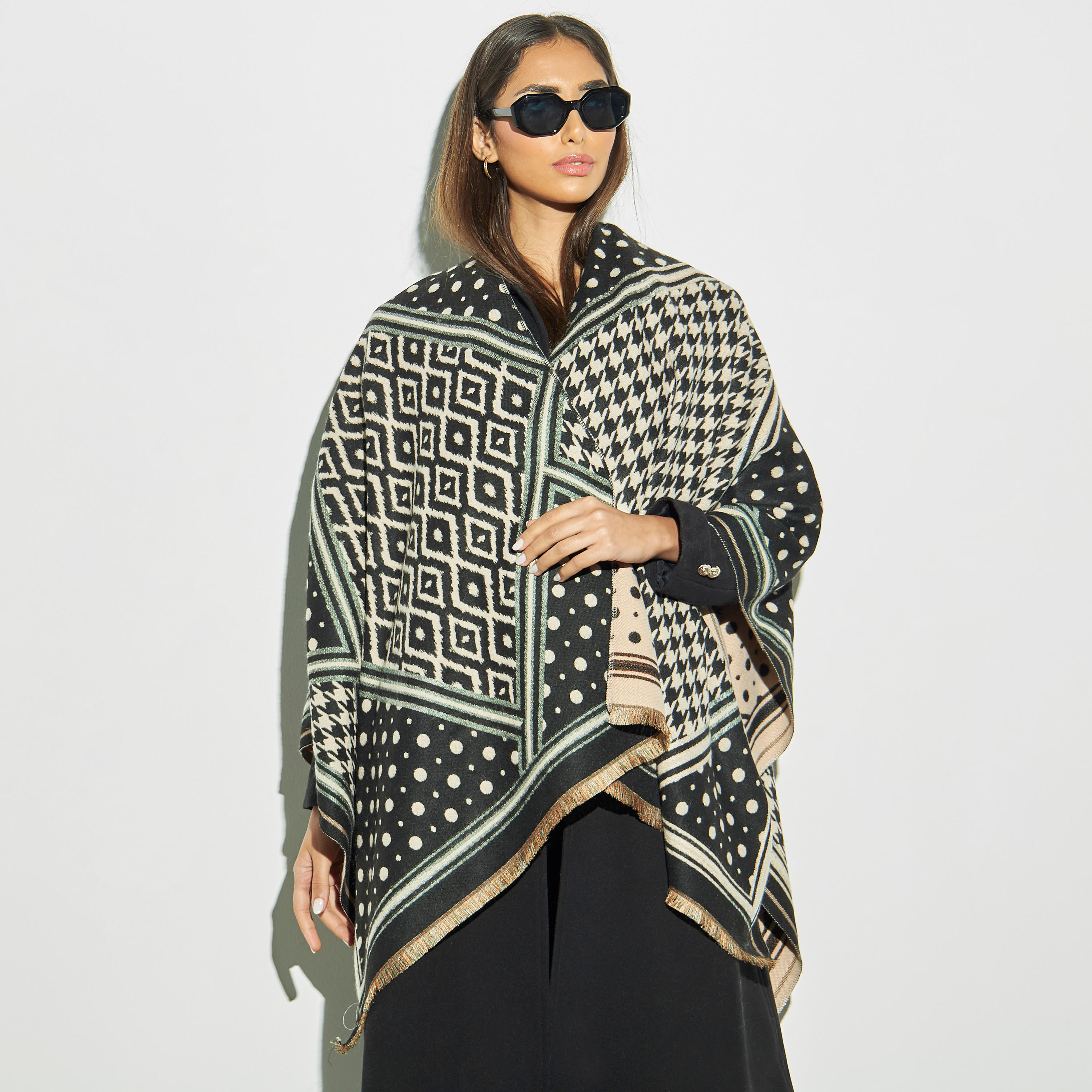سترة فضفاضة بطبعات وشراشيب-women-clothingaccessories-scarves-image-2