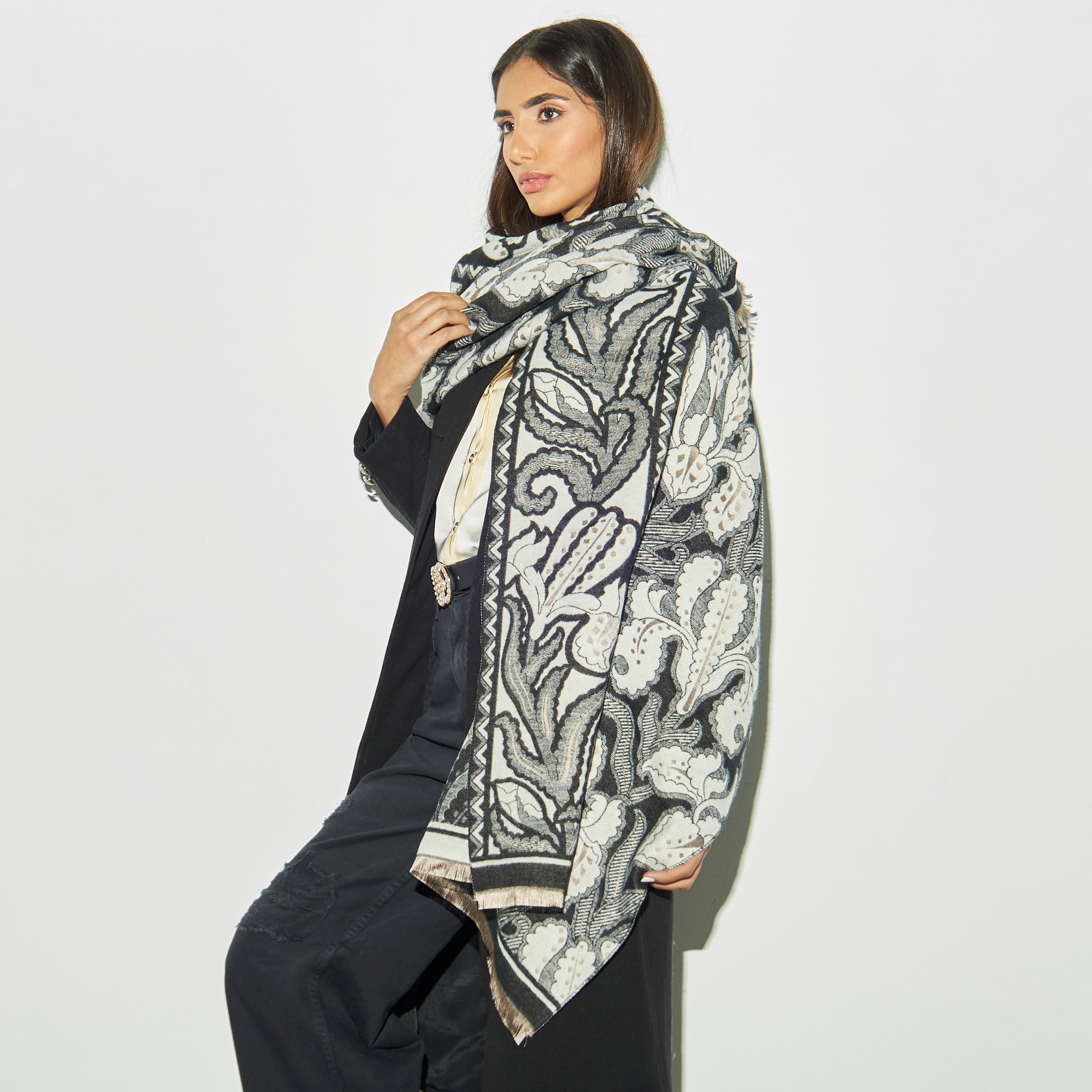 وشاح بشراشيب وطبعات بيزلي-women-clothingaccessories-scarves-image-2