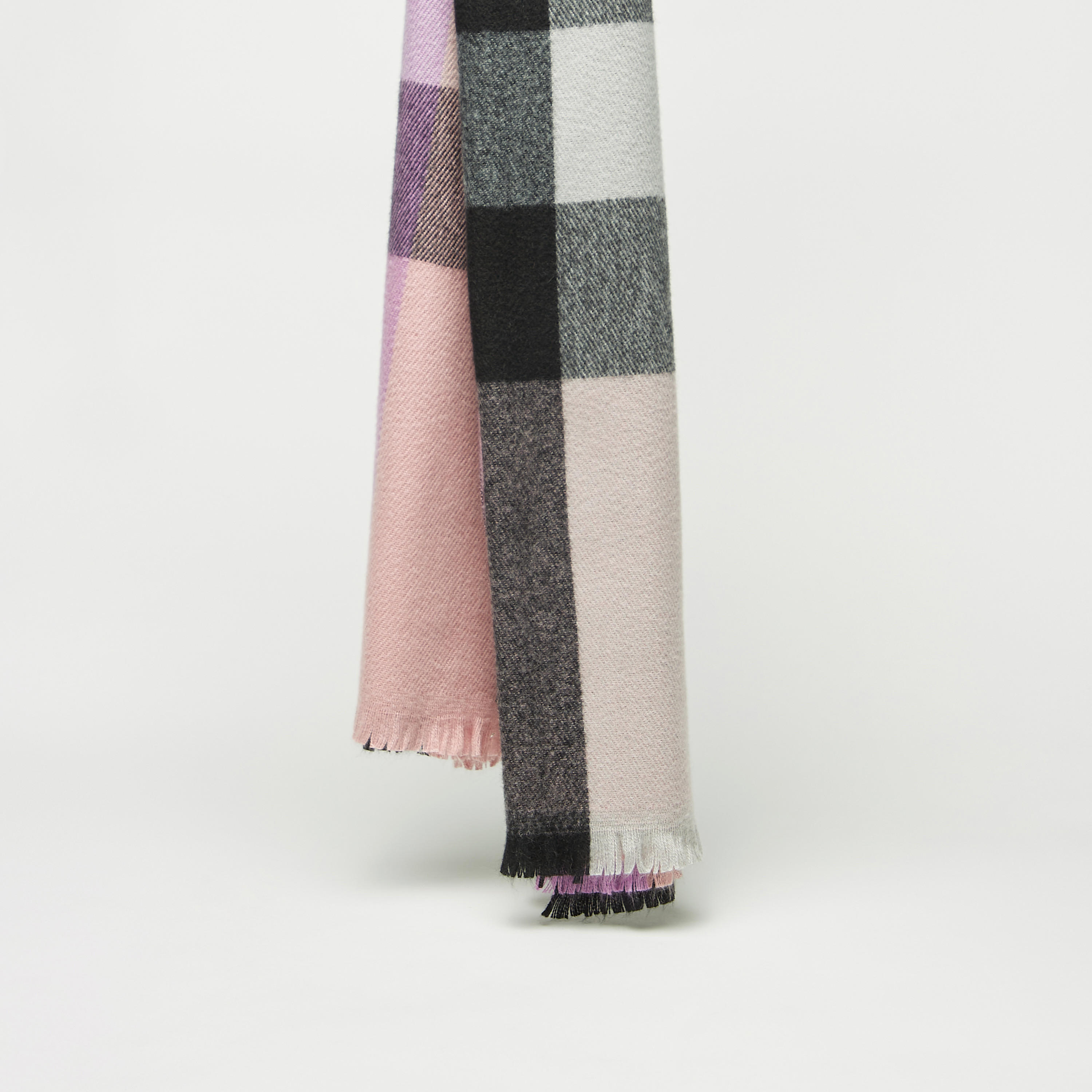 وشاح كاروهات بتفاصيل شراشيب-women-clothingaccessories-scarves-image-3