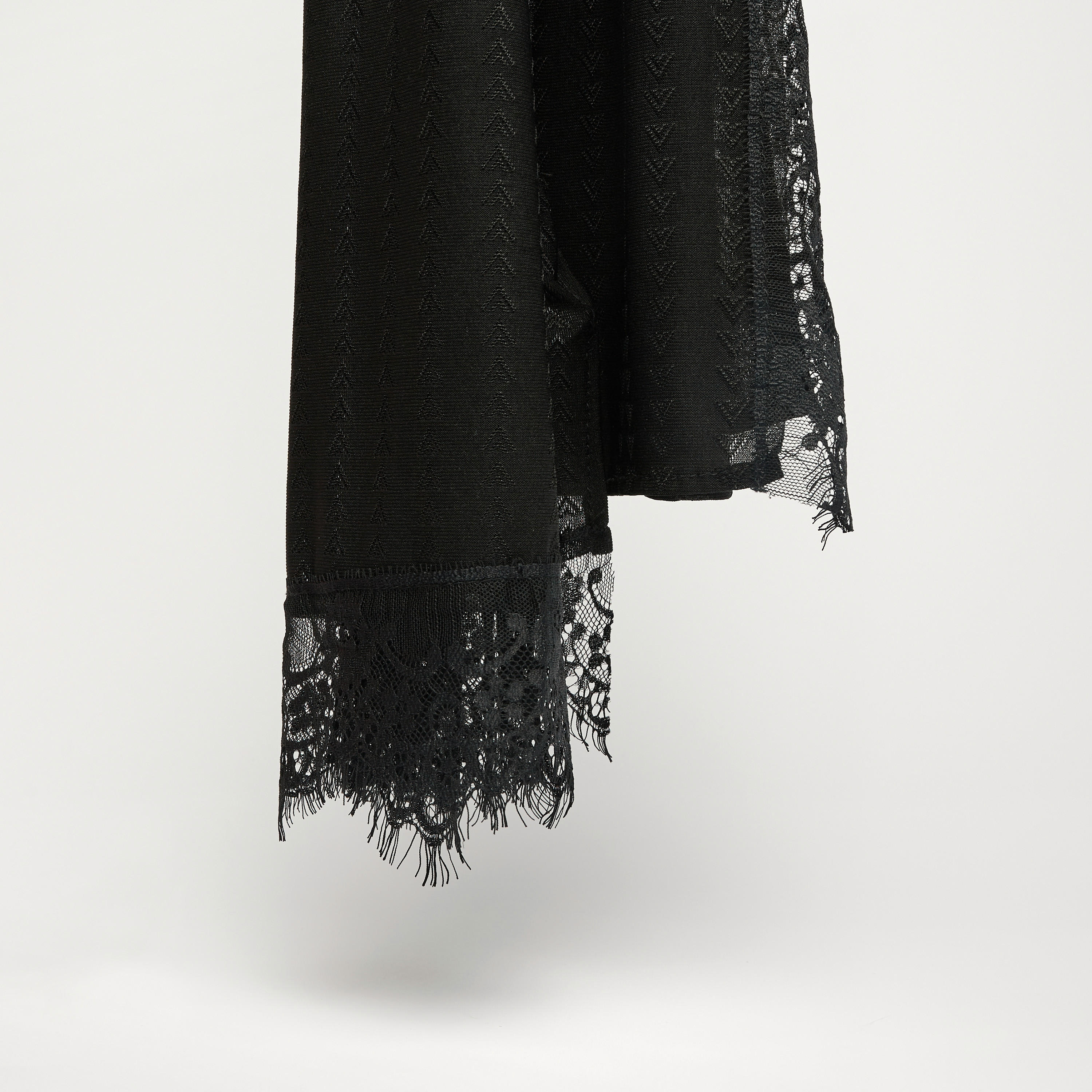 حجاب بارز الملمس بتفاصيل دانتيل-women-clothingaccessories-scarves-image-3
