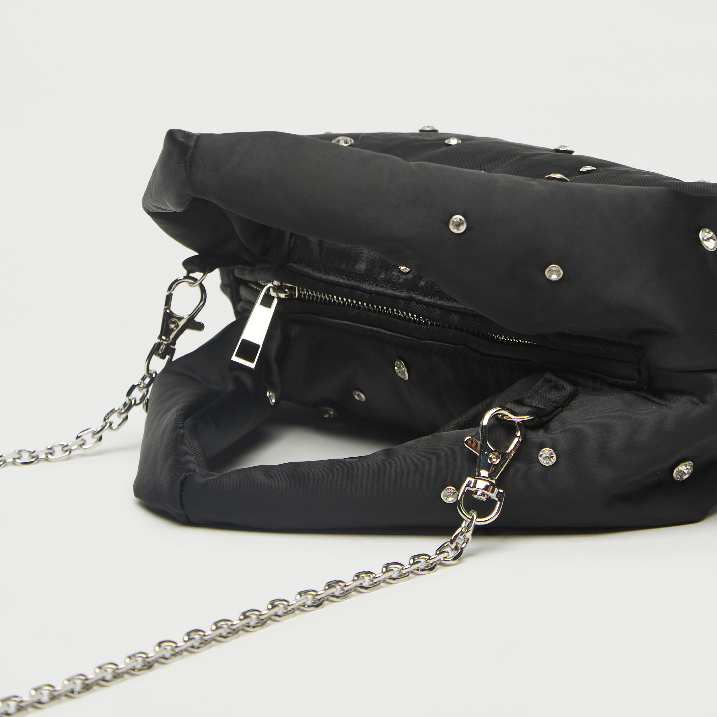 شنطة كروس بودي مزينة بحزام سلسلة ميتاليك-women-bagsandwallets-handbags-image-4