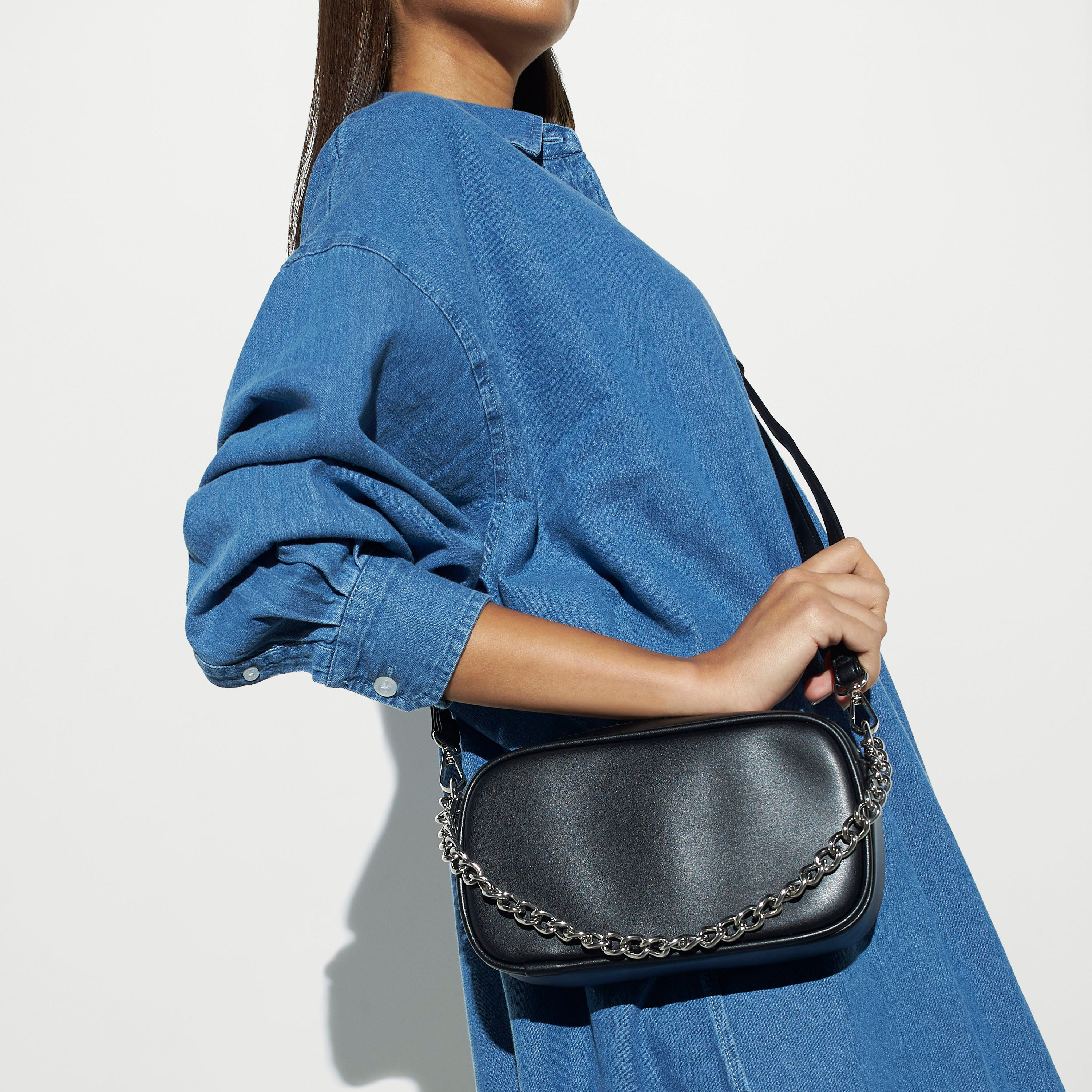 شنطة كروس بودي سادة بسحّاب إغلاق وزينة سلسلة-women-bagsandwallets-handbags-image-4
