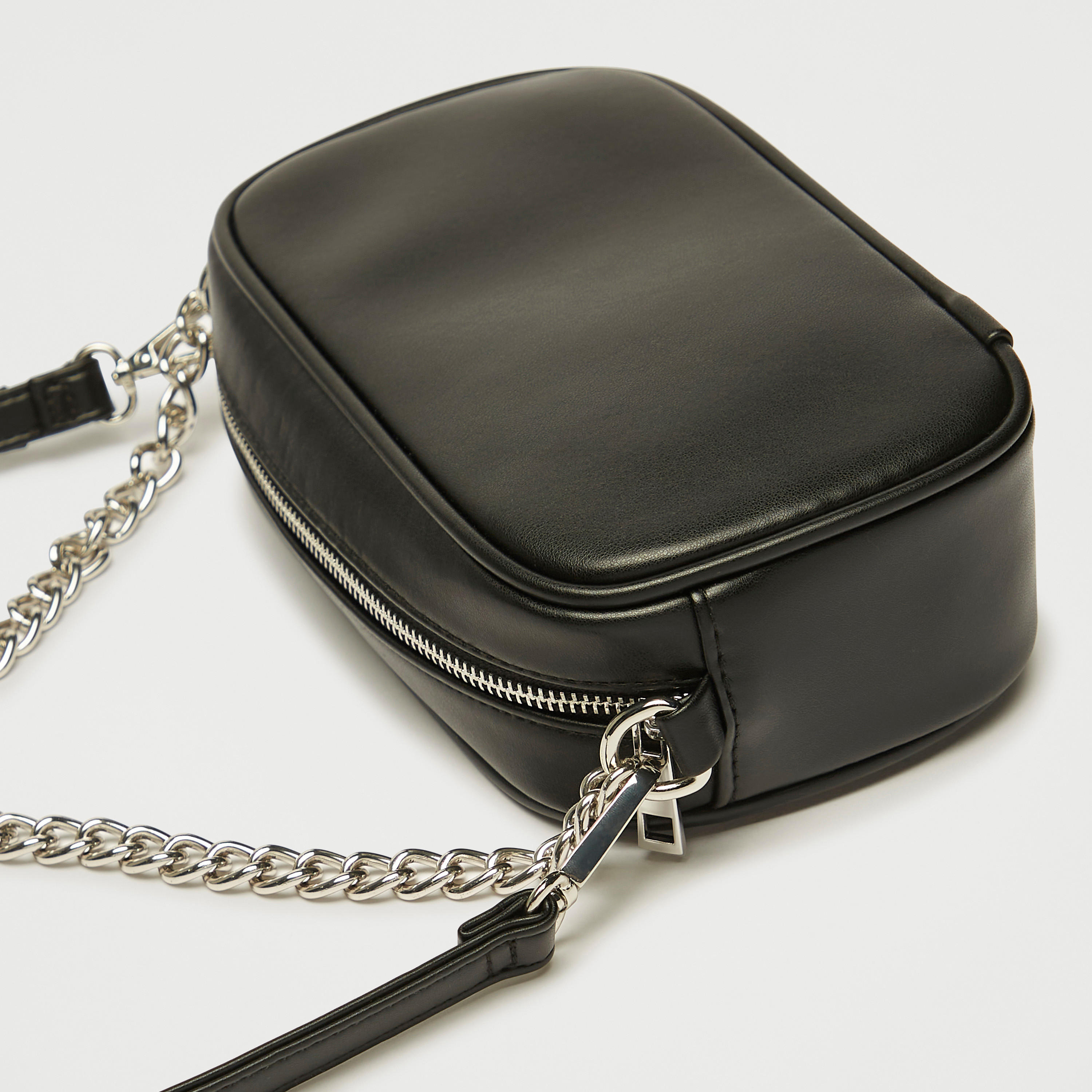 شنطة كروس بودي سادة بسحّاب إغلاق وزينة سلسلة-women-bagsandwallets-handbags-image-3