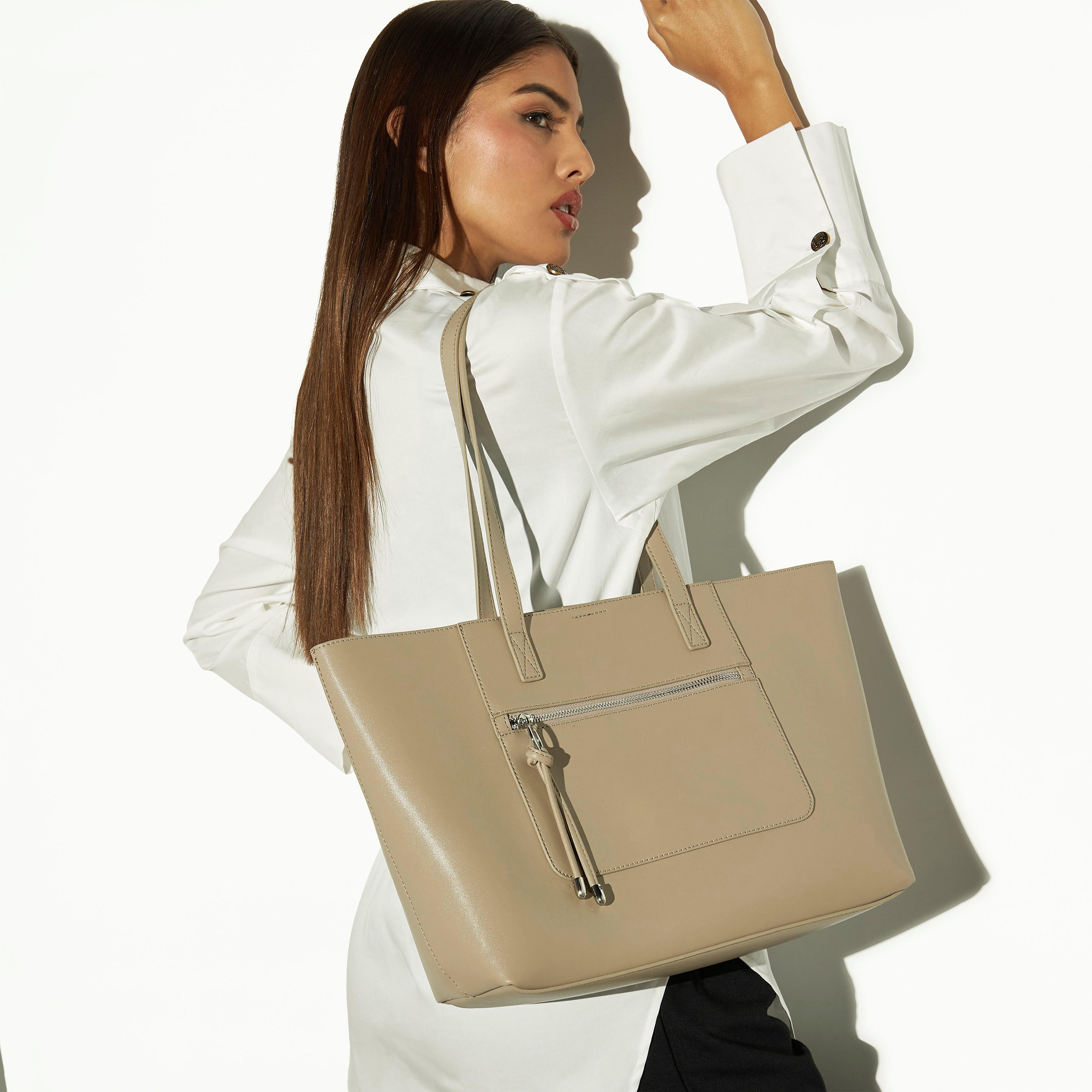 شنطة توتي سادة بزر إغلاق مغناطيسي ومقابض مزدوجة-women-bagsandwallets-handbags-image-4