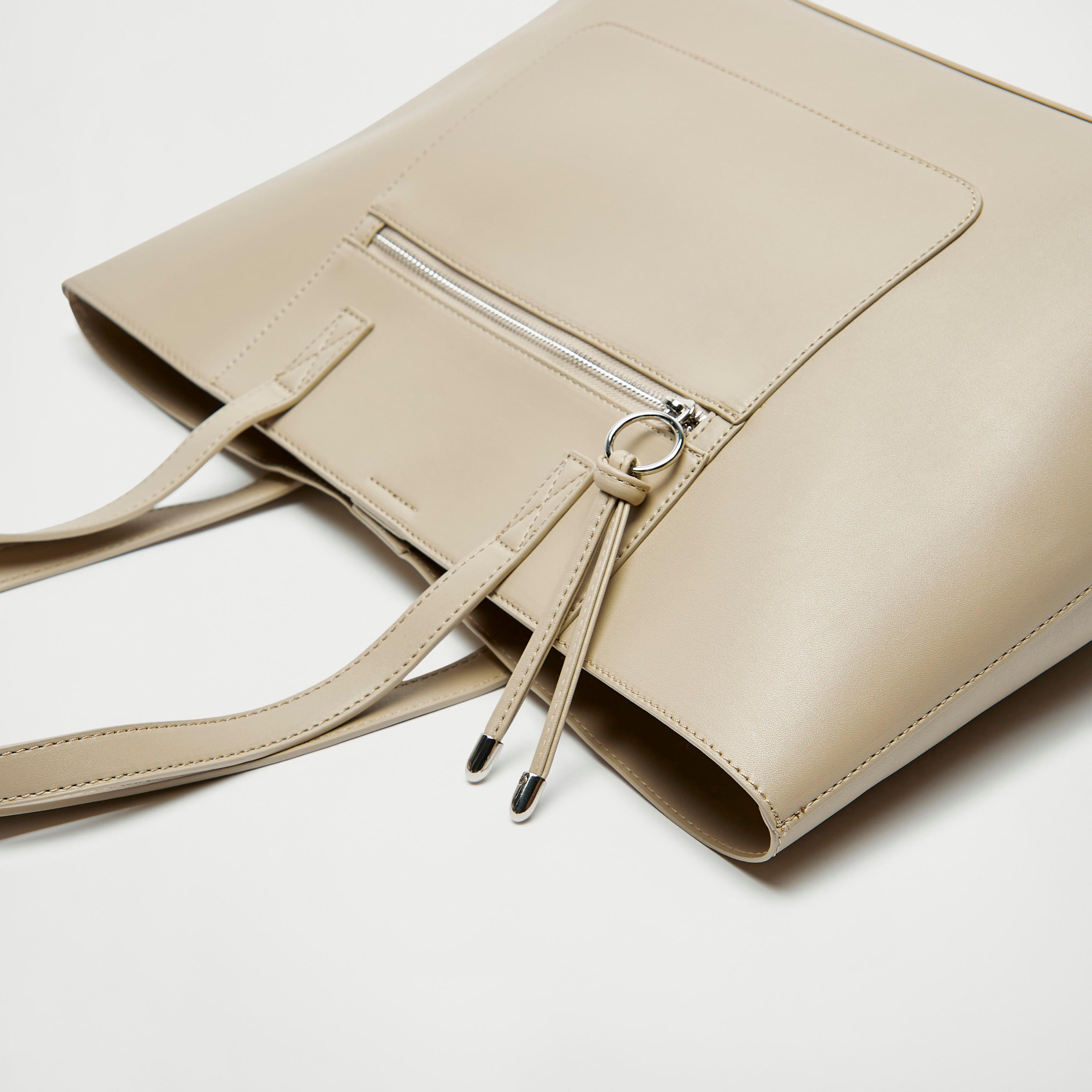 شنطة توتي سادة بزر إغلاق مغناطيسي ومقابض مزدوجة-women-bagsandwallets-handbags-image-2
