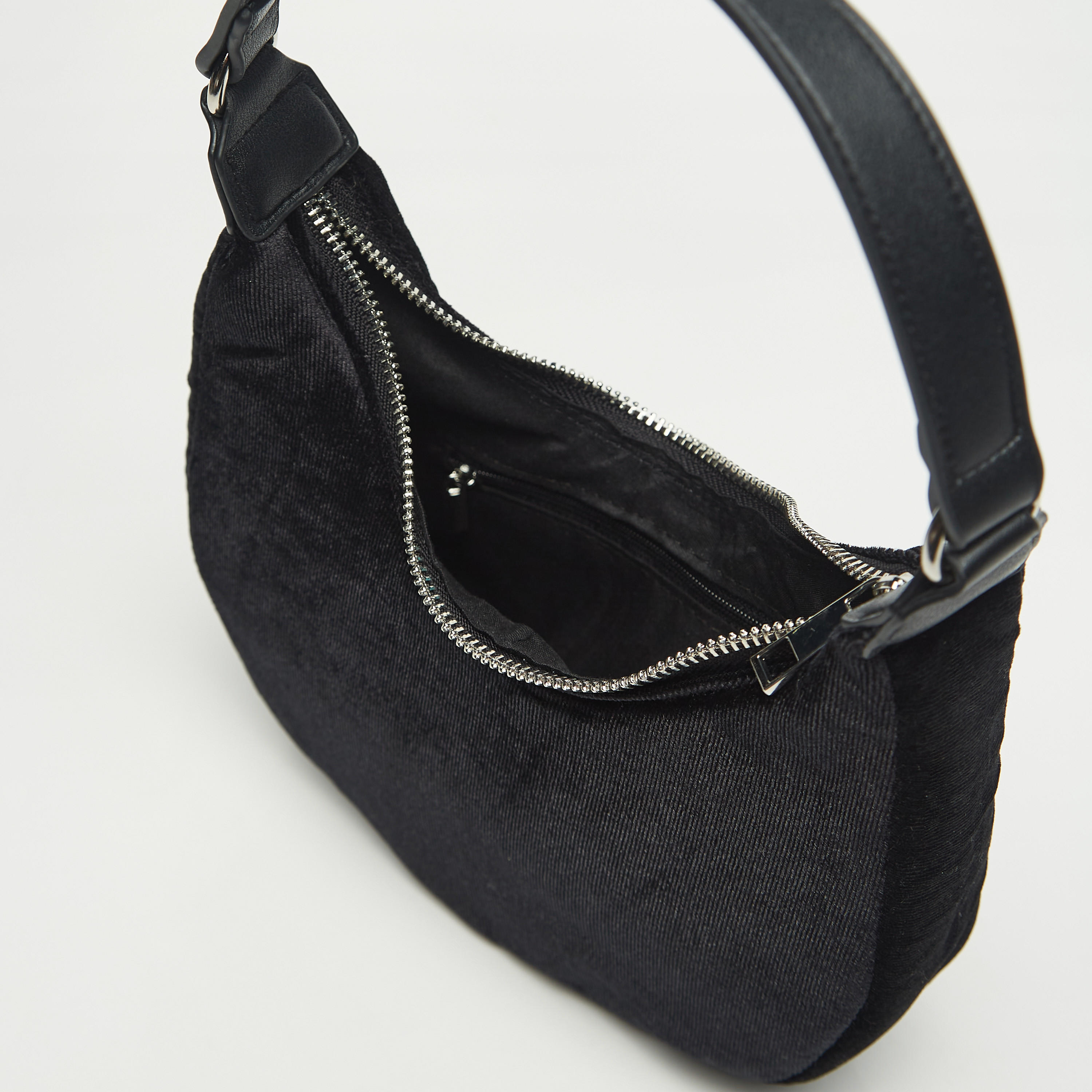 شنطة هوبو سادة بسحّاب للإغلاق-women-bagsandwallets-handbags-image-1