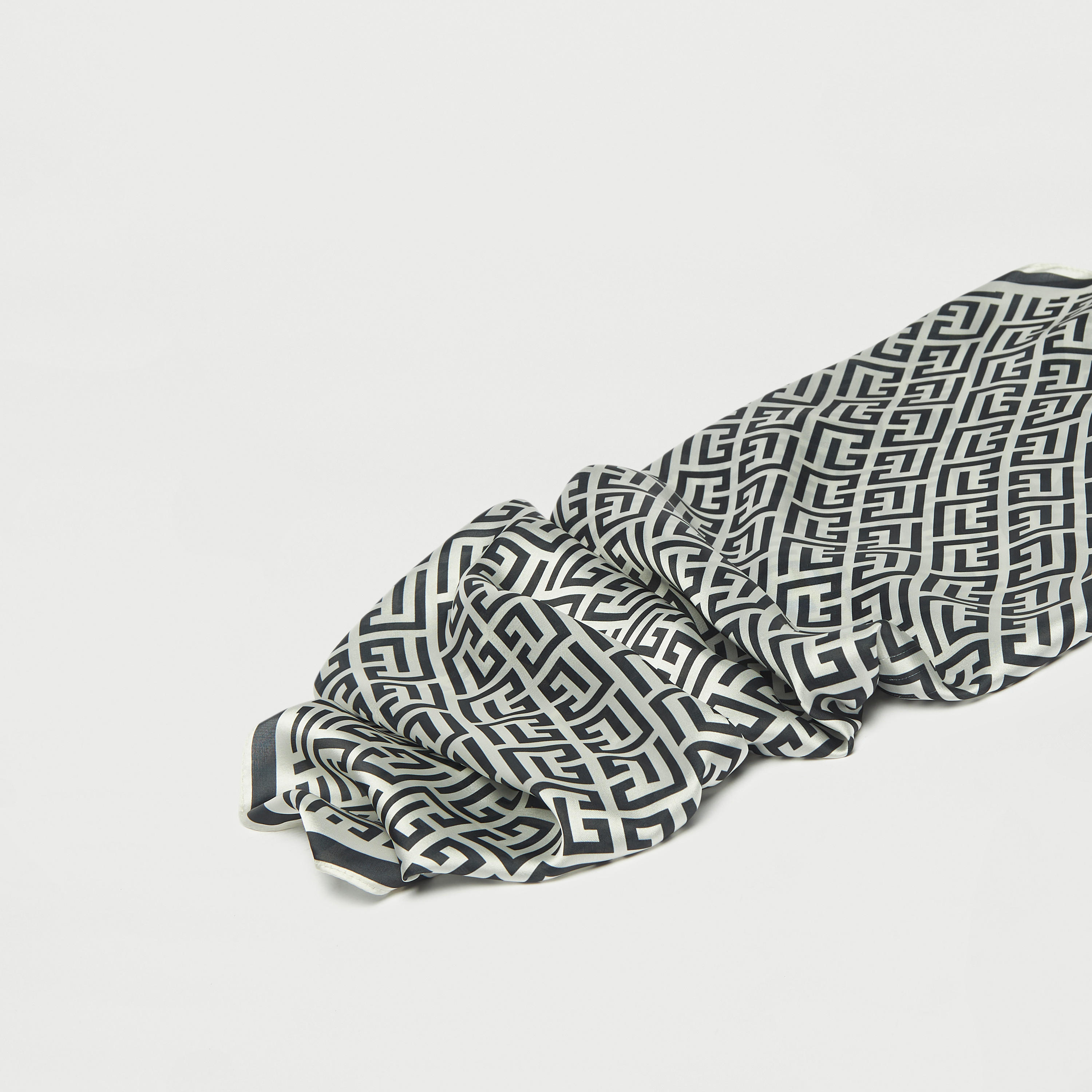 وشاح ساتن بطبعات-women-clothingaccessories-scarves-image-3