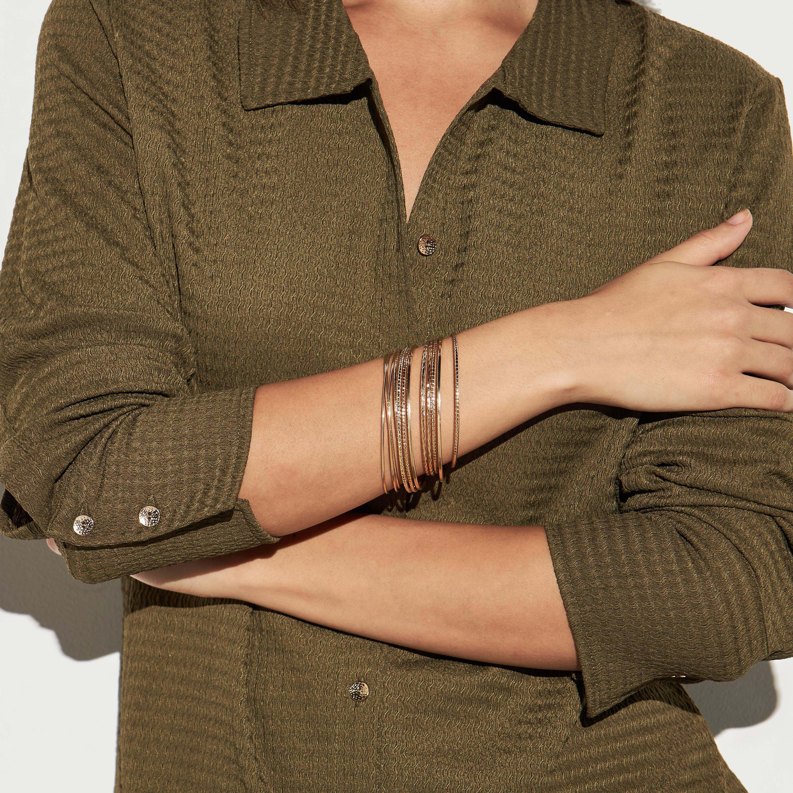أساور معدنية بارزة الملمس - طقم 12 قطع-women-watchesandjewellery-jewellery-banglesandbracelets-image-2