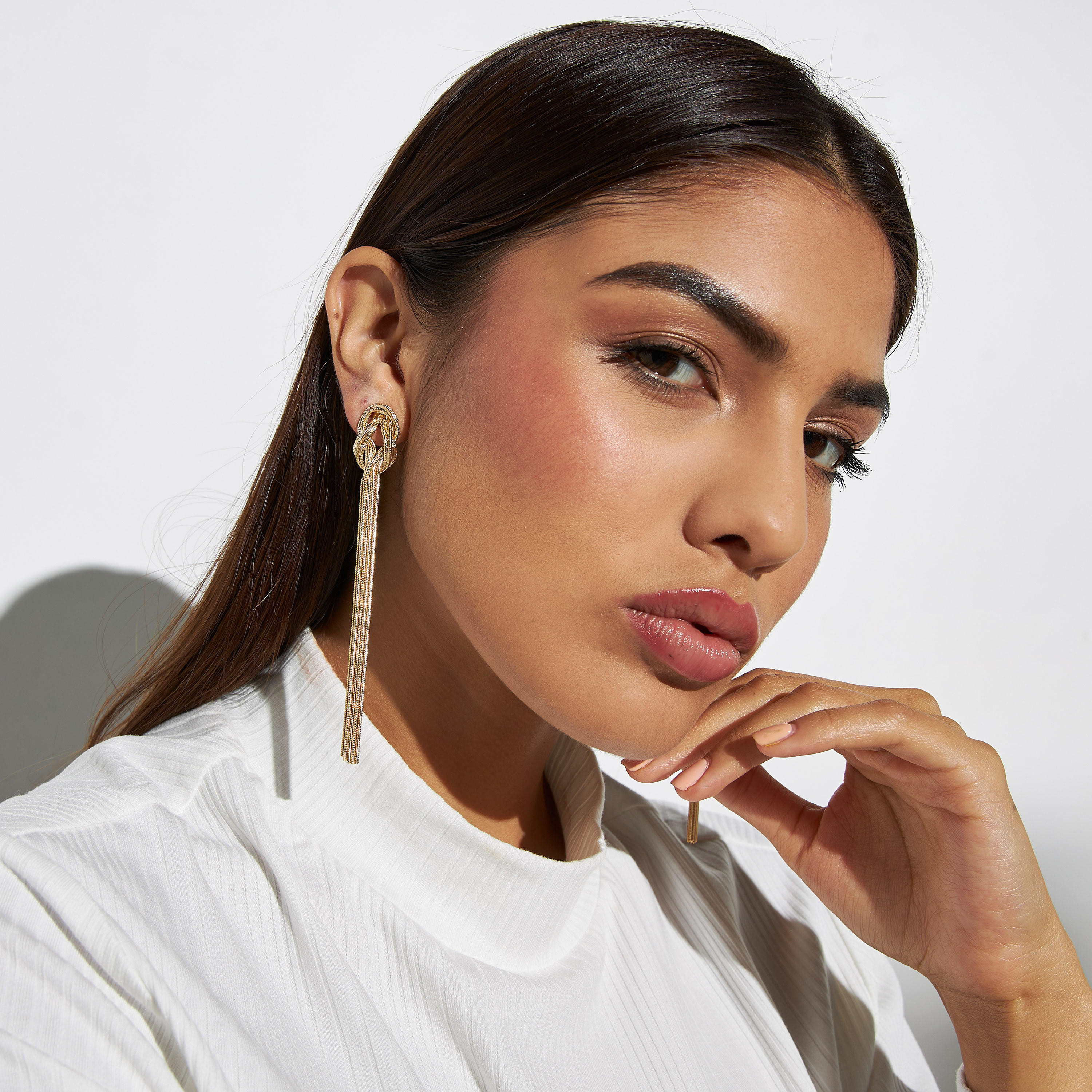 أقراط متدلية بعقدة مزخرفة بمكبس إغلاق خلفي-women-watchesandjewellery-jewellery-earrings-image-2