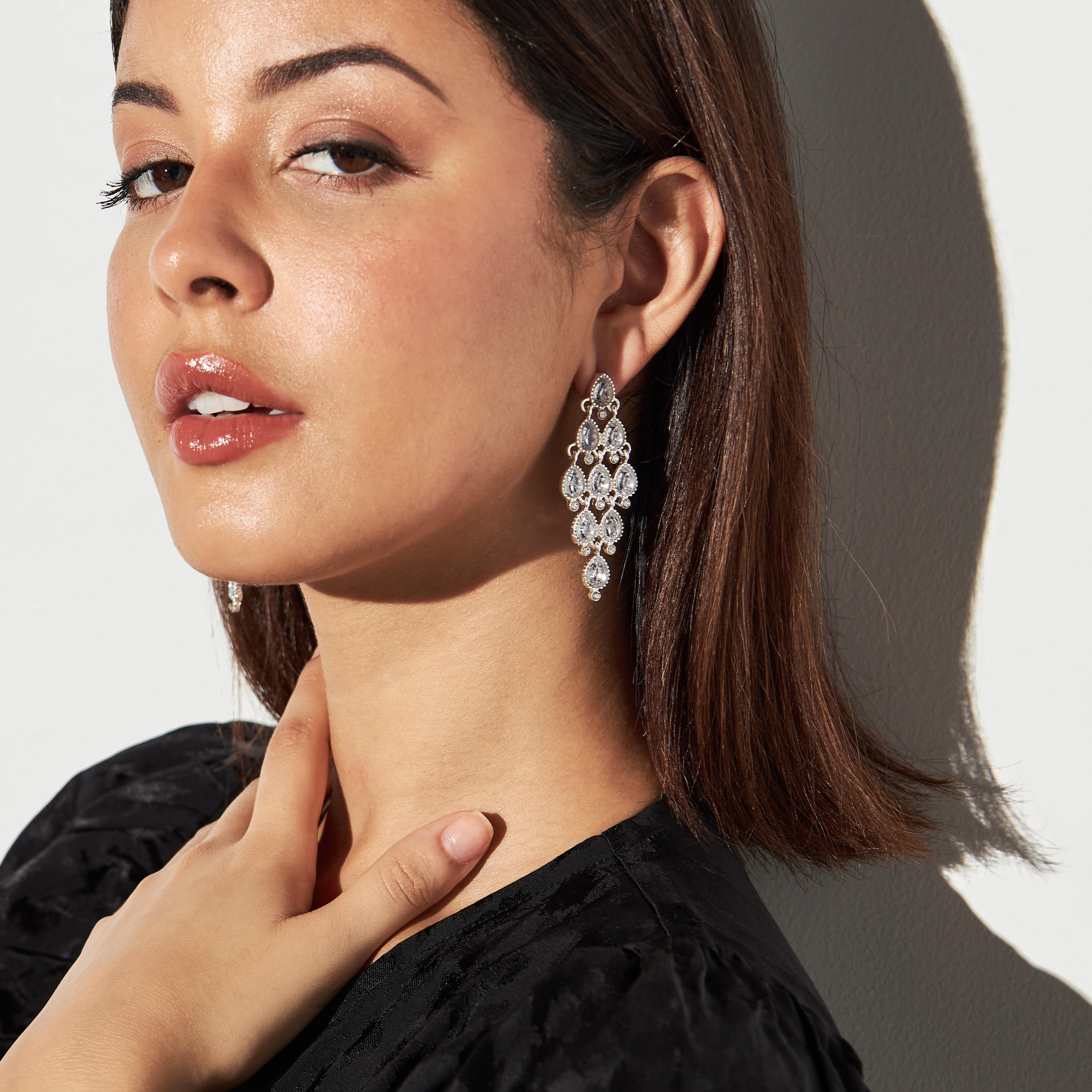 أقراط متدليّة مرصعة بالحجر بمكبس إغلاق خلفي-women-watchesandjewellery-jewellery-earrings-image-2