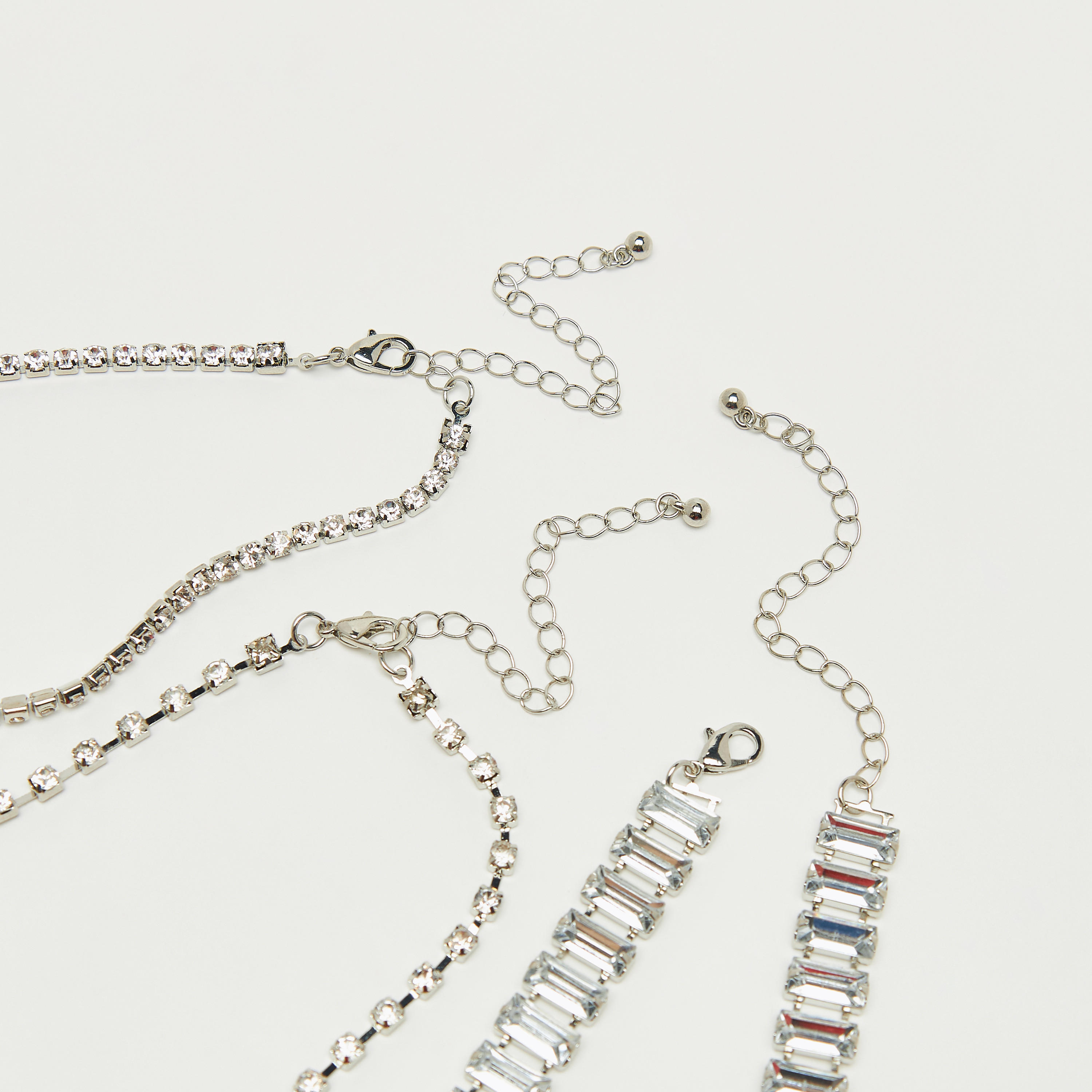 قلادة بمشبك إغلاق مزيّنة بالحجر- طقم 3 قطع متنوعة-women-watchesandjewellery-jewellery-necklacesandpendants-image-3