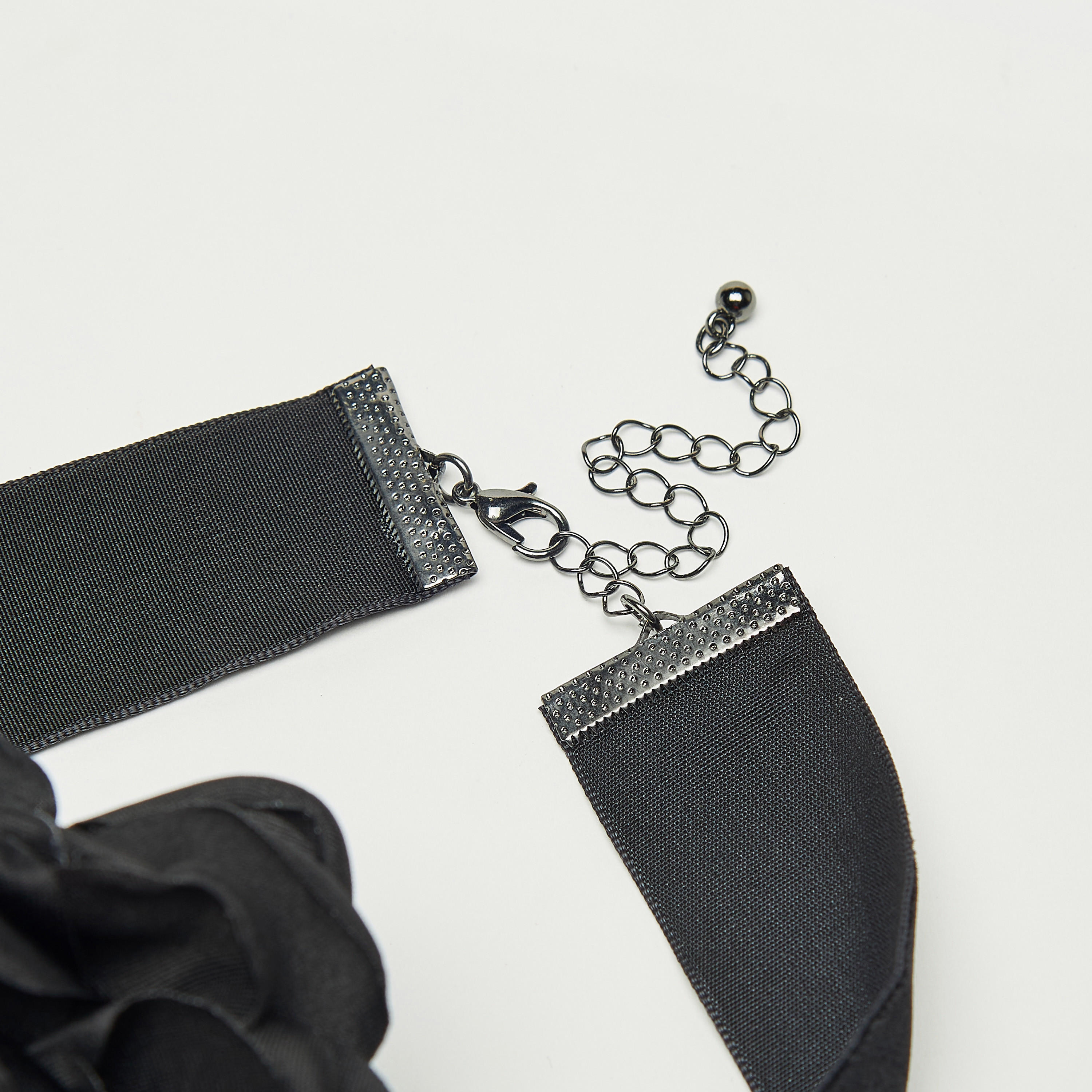 قلادة متعددة الطبقات مزيّنة باللؤلؤ بمشبك إغلاق-women-watchesandjewellery-jewellery-necklacesandpendants-image-3