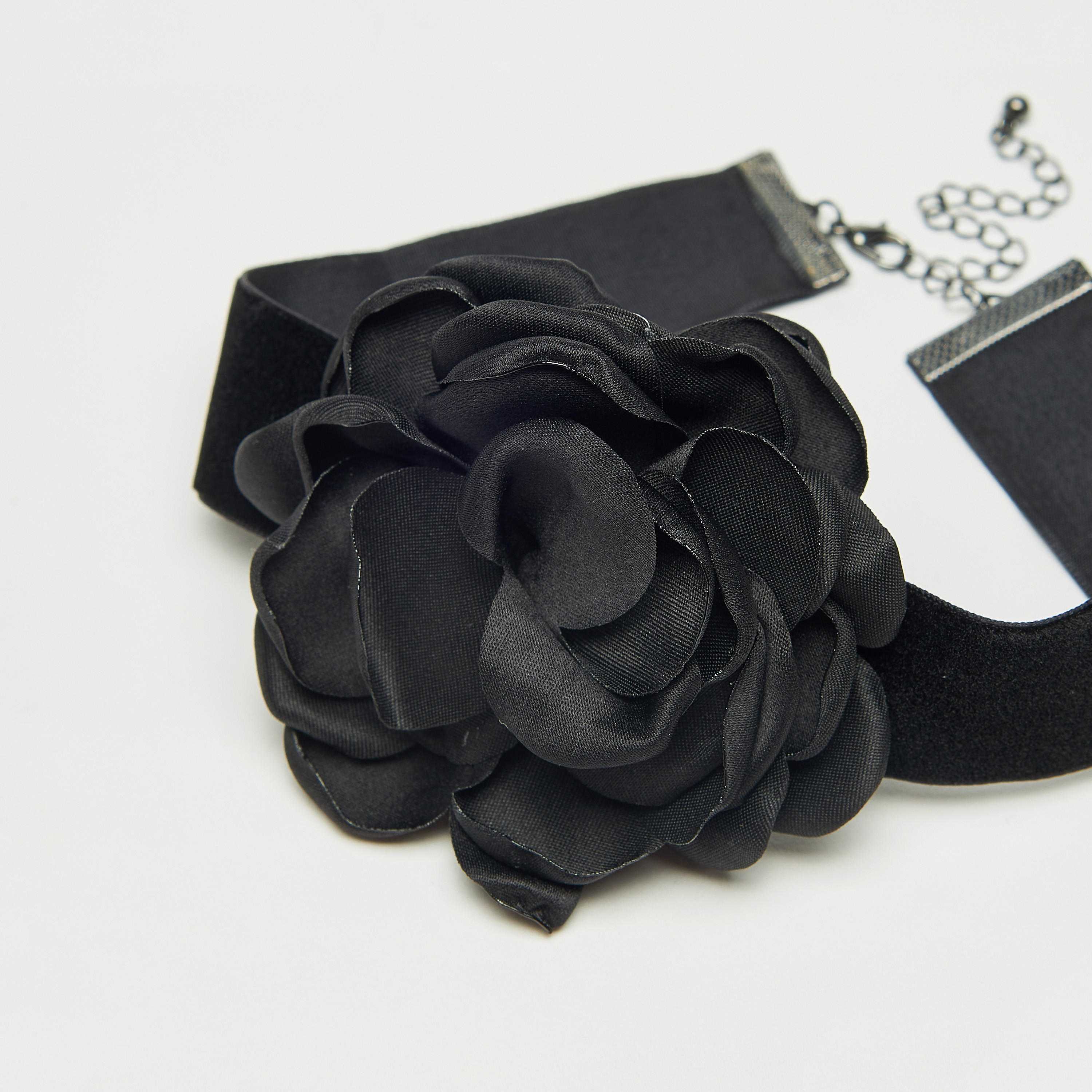 قلادة متعددة الطبقات مزيّنة باللؤلؤ بمشبك إغلاق-women-watchesandjewellery-jewellery-necklacesandpendants-image-4