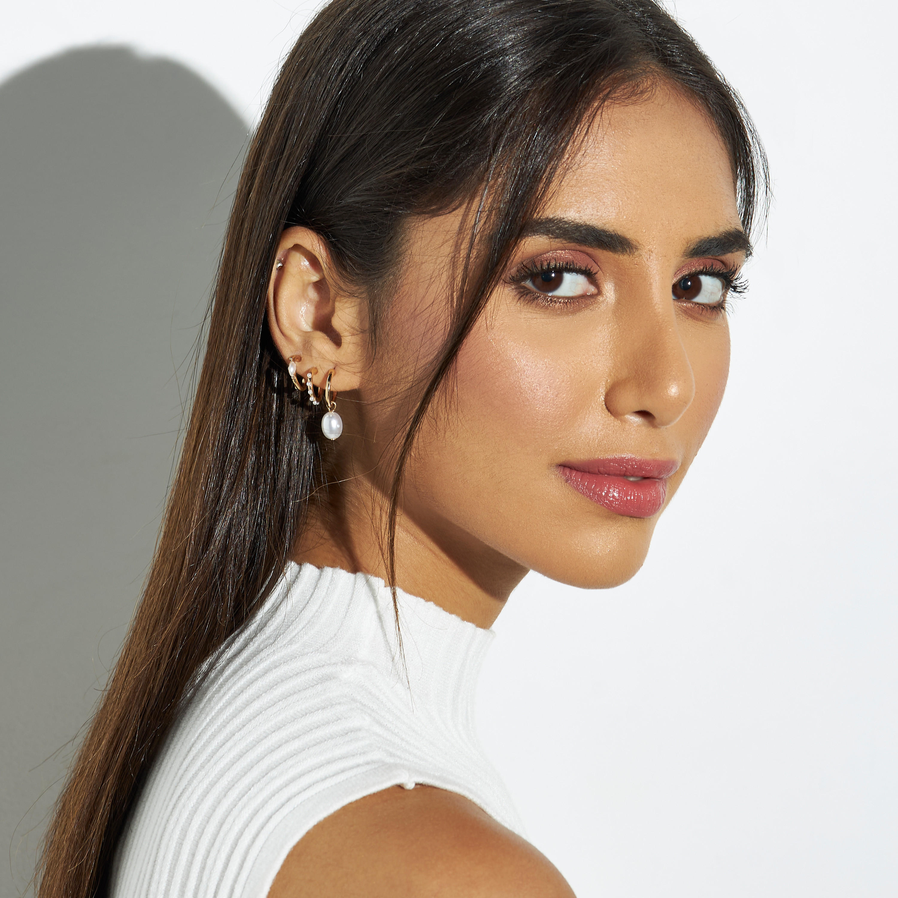 حلقان مزينة باللؤلؤ - طقم 6 قطع-women-watchesandjewellery-jewellery-earrings-image-2
