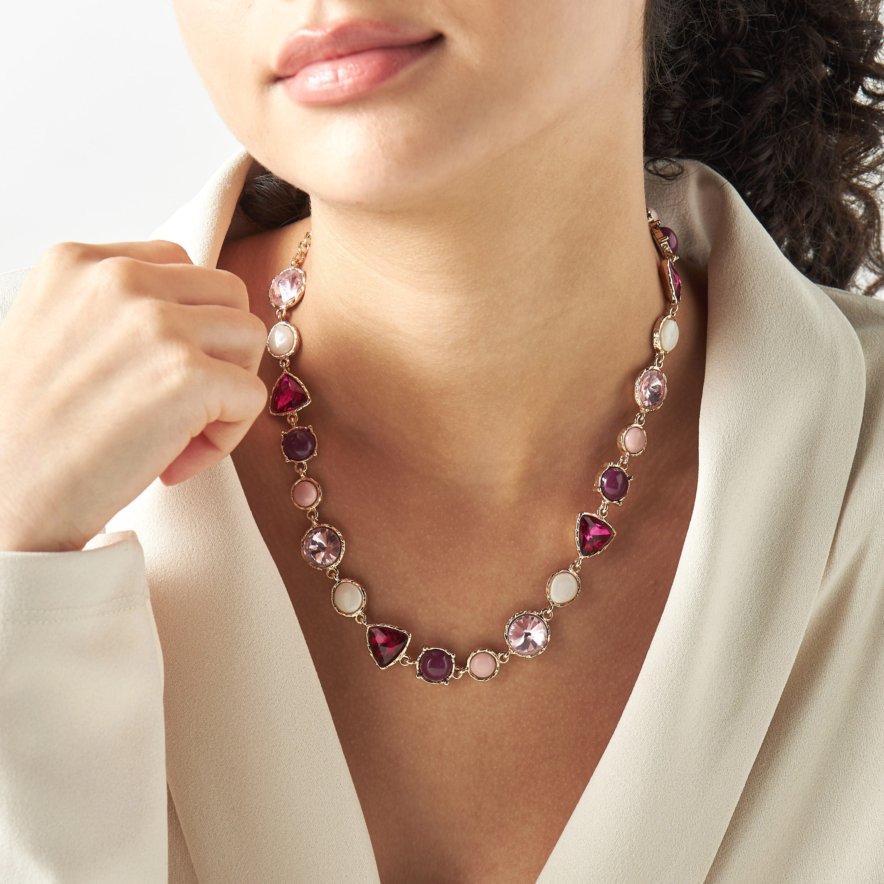 قلادة مزيّنة بمشبك إغلاق-women-watchesandjewellery-jewellery-necklacesandpendants-image-2