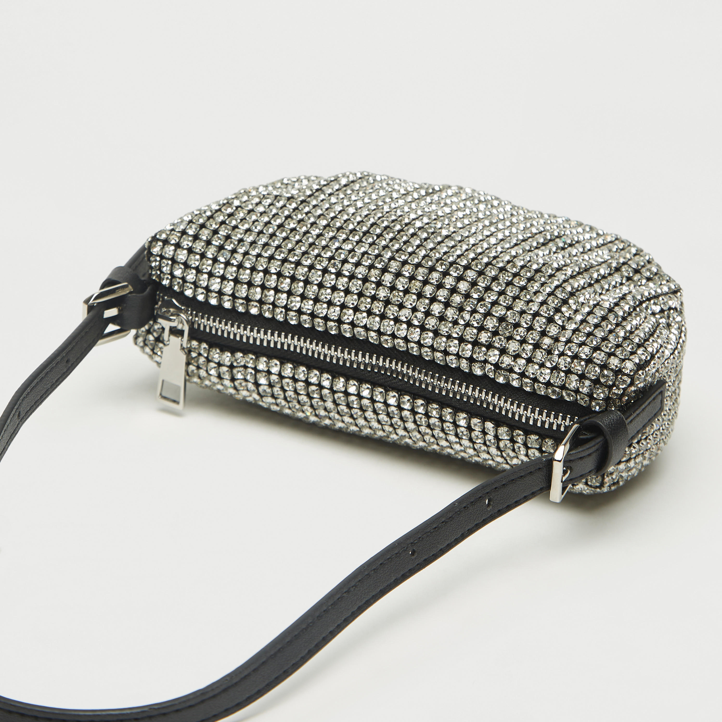 شنطة كتف مزيّنة بسحّاب إغلاق-women-bagsandwallets-handbags-image-4