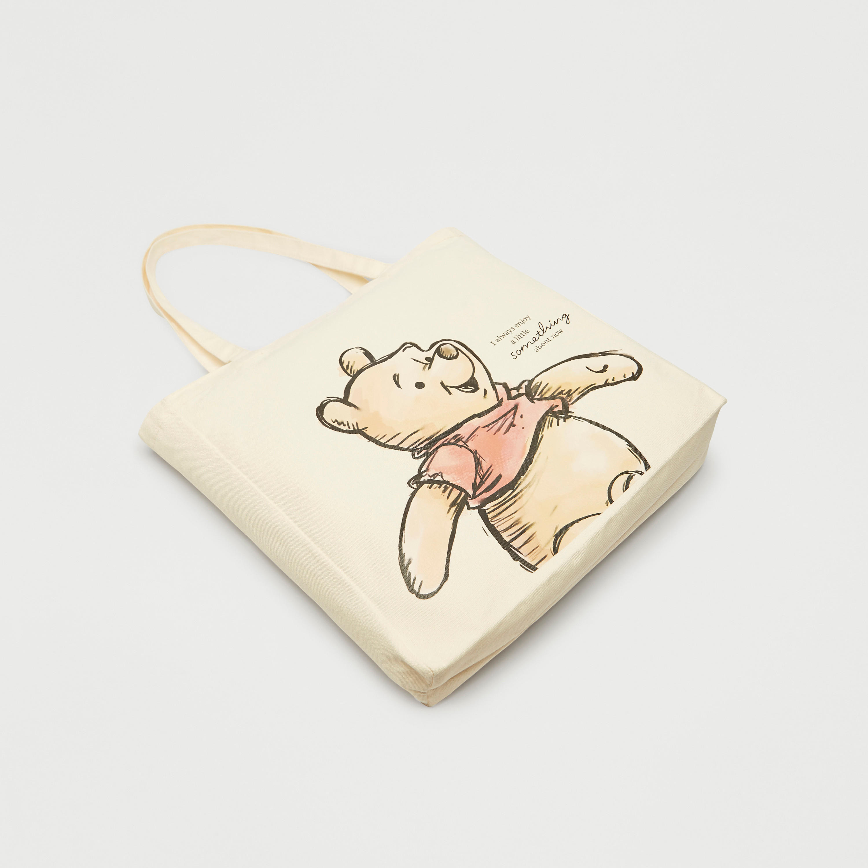 شنطة تسوق بطبعات ويني ذا بوه-women-bagsandwallets-handbags-image-3