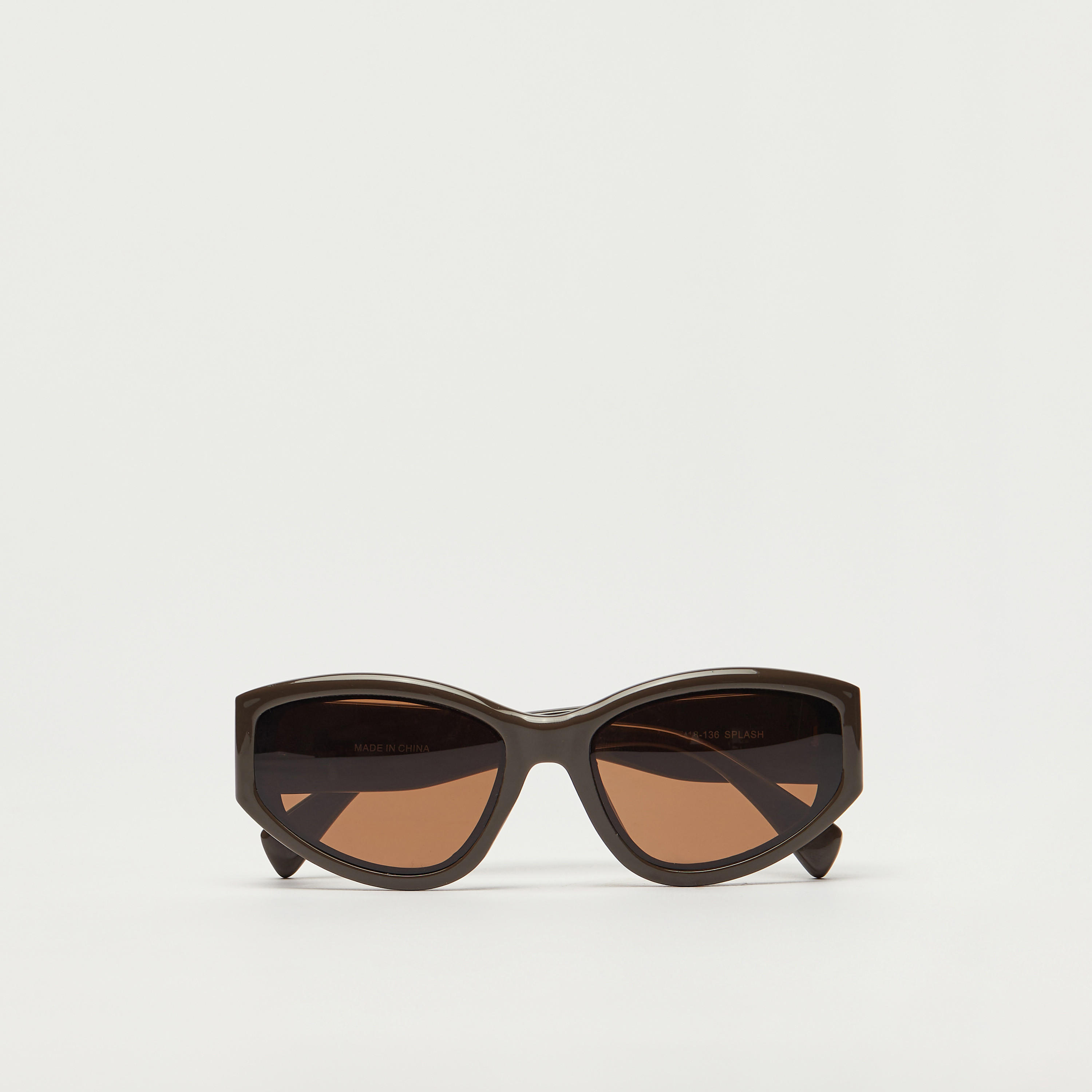 نظّارة شمسيّة شيلد ملونة بإطار كامل ووسادات أنف-women-sunglasses-image-1