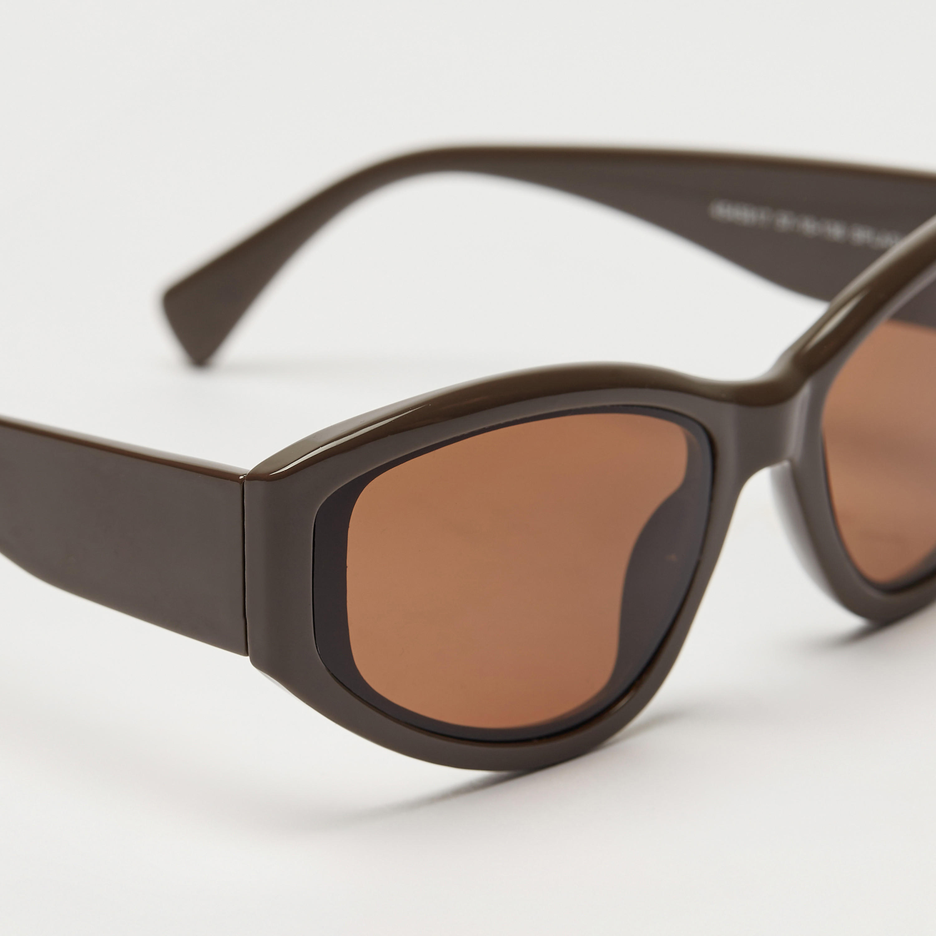 نظّارة شمسيّة شيلد ملونة بإطار كامل ووسادات أنف-women-sunglasses-image-4