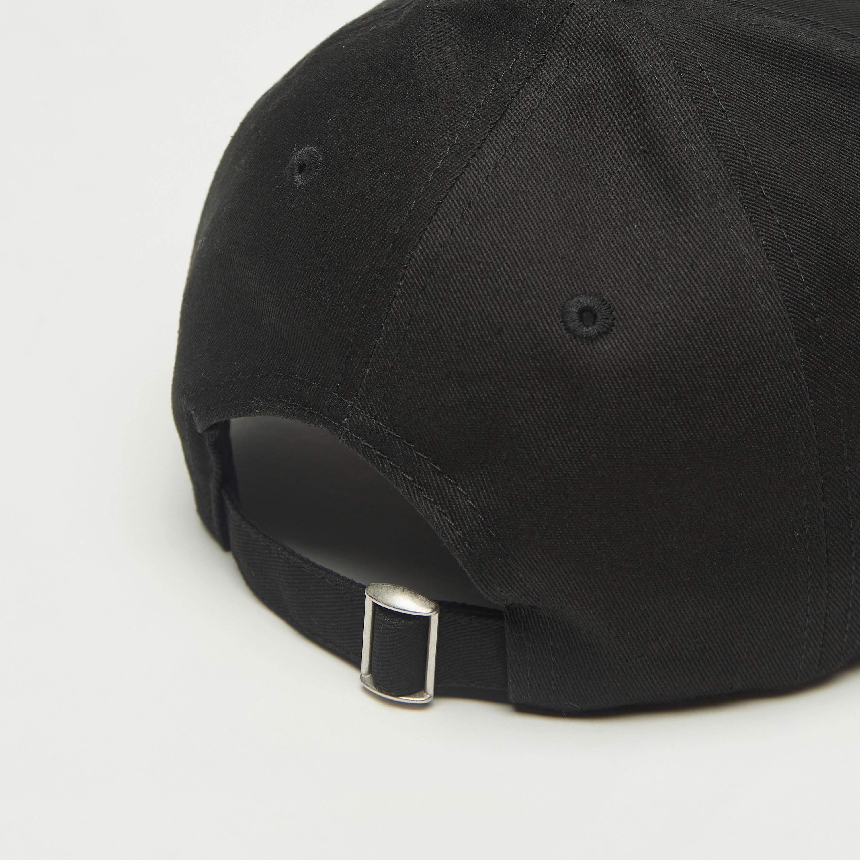 كاب بشريط إغلاق وتطريز سنوبي-women-clothingaccessories-capsandhats-image-2