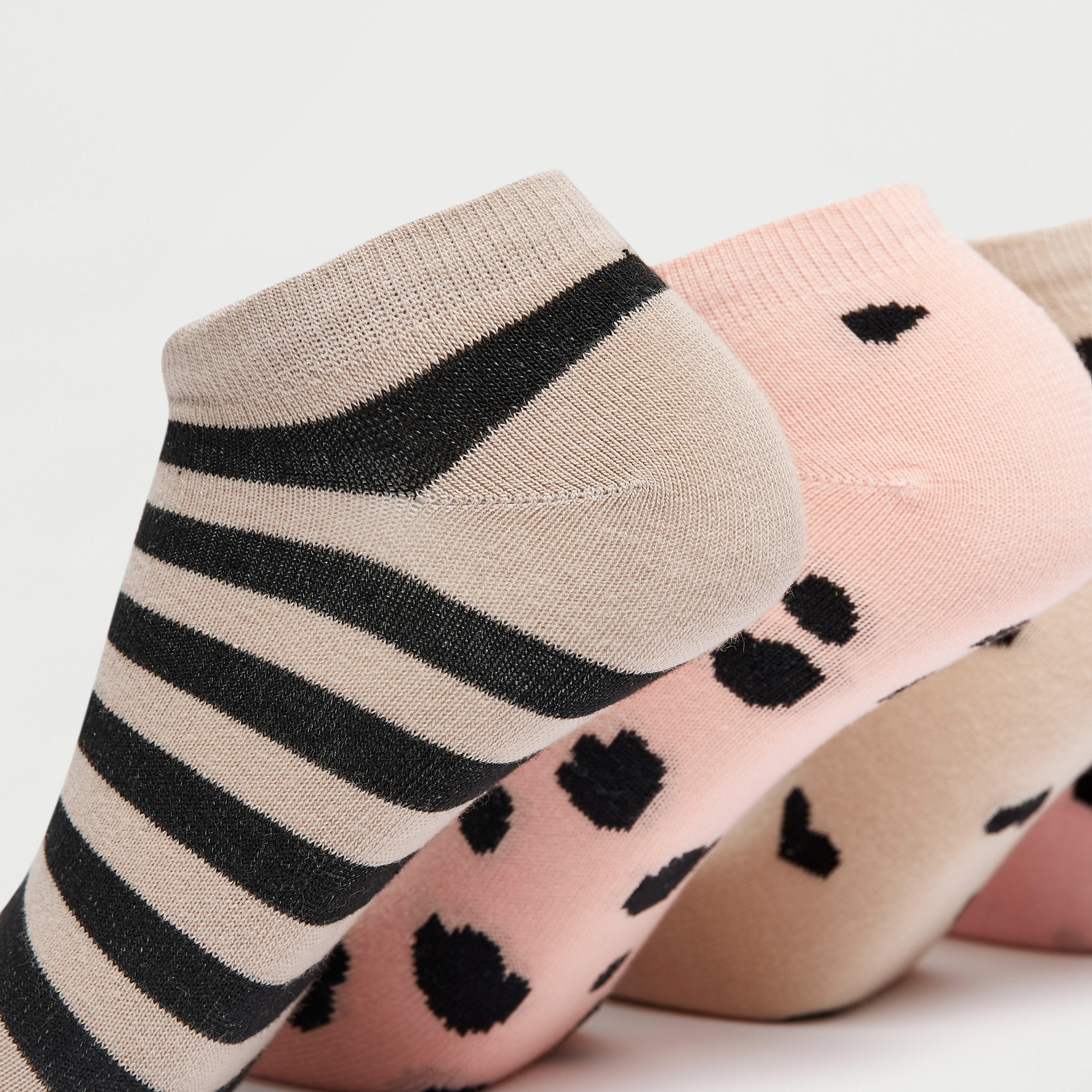 جوارب بطول الكاحل بطبعات - طقم من 5-women-socksandstockings-image-4