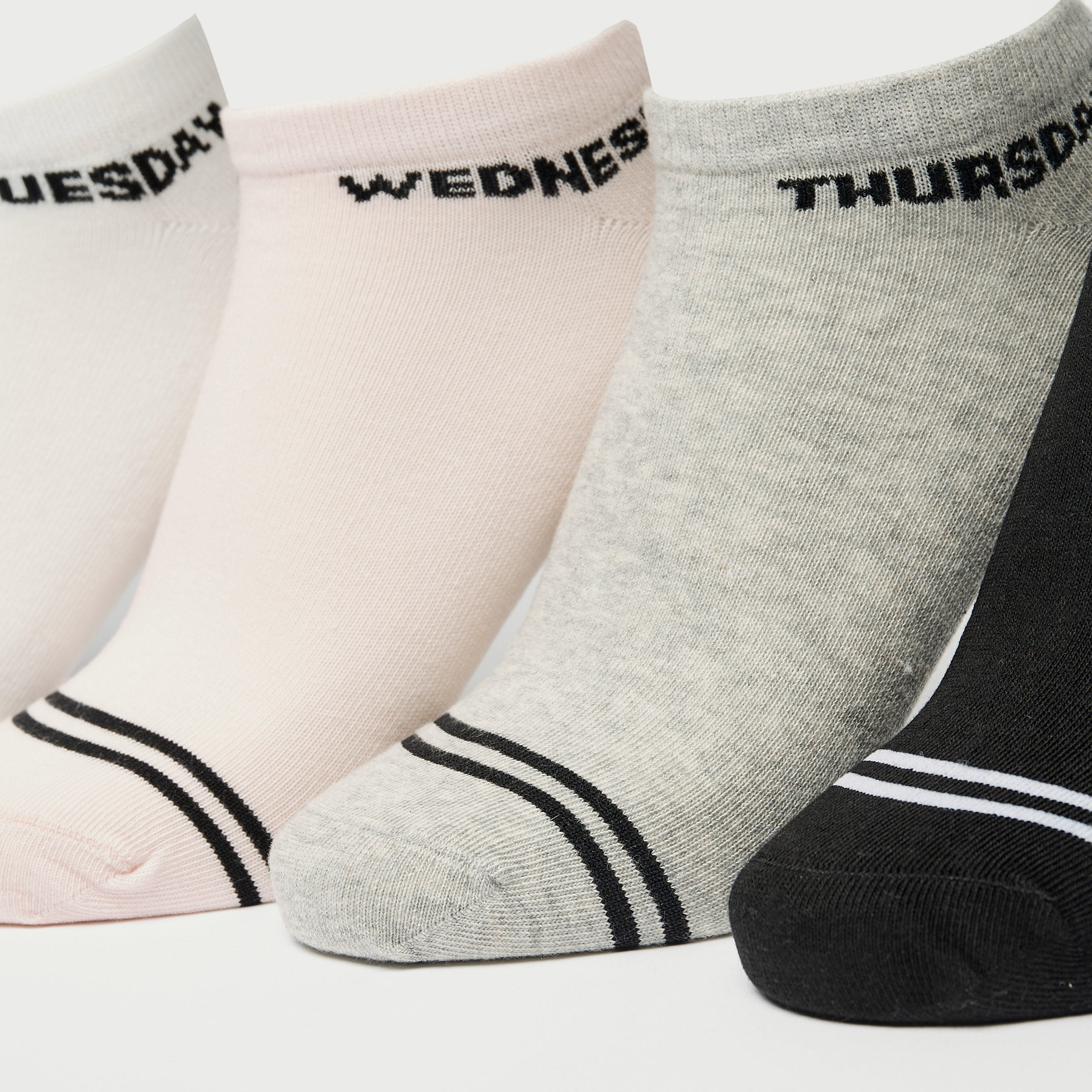 جوارب طول الكاحل بطبعات وينزداي - طقم من 5 أزواج-women-socksandstockings-image-3