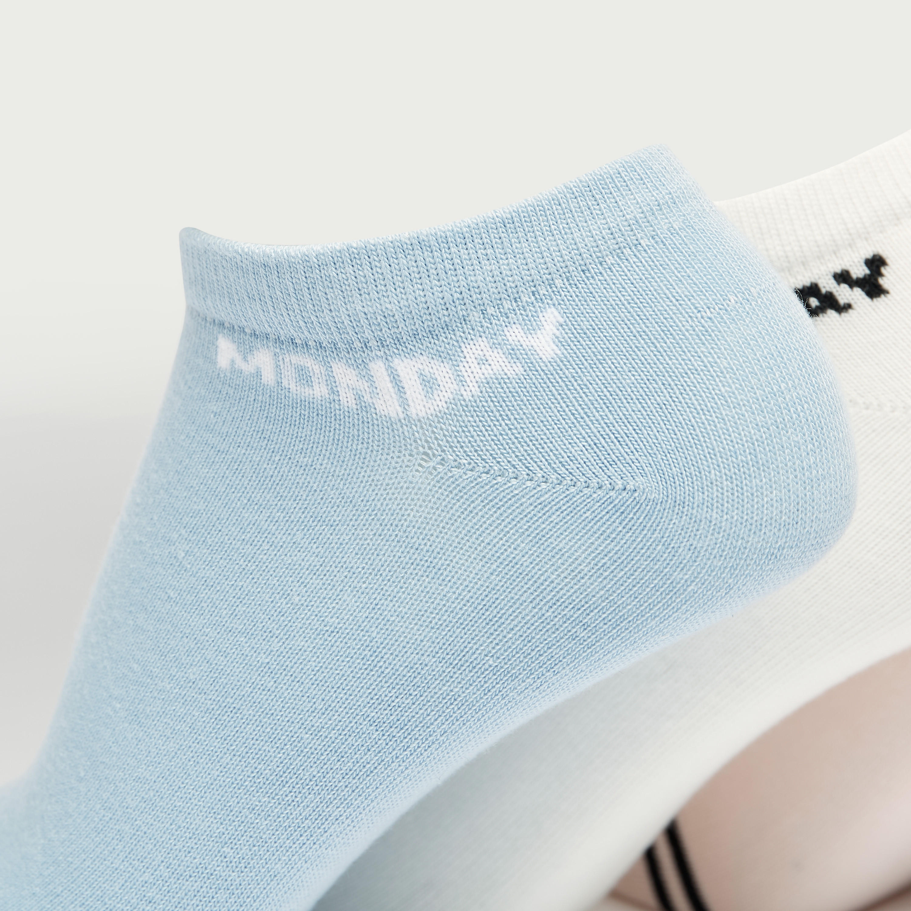 جوارب طول الكاحل بطبعات وينزداي - طقم من 5 أزواج-women-socksandstockings-image-4