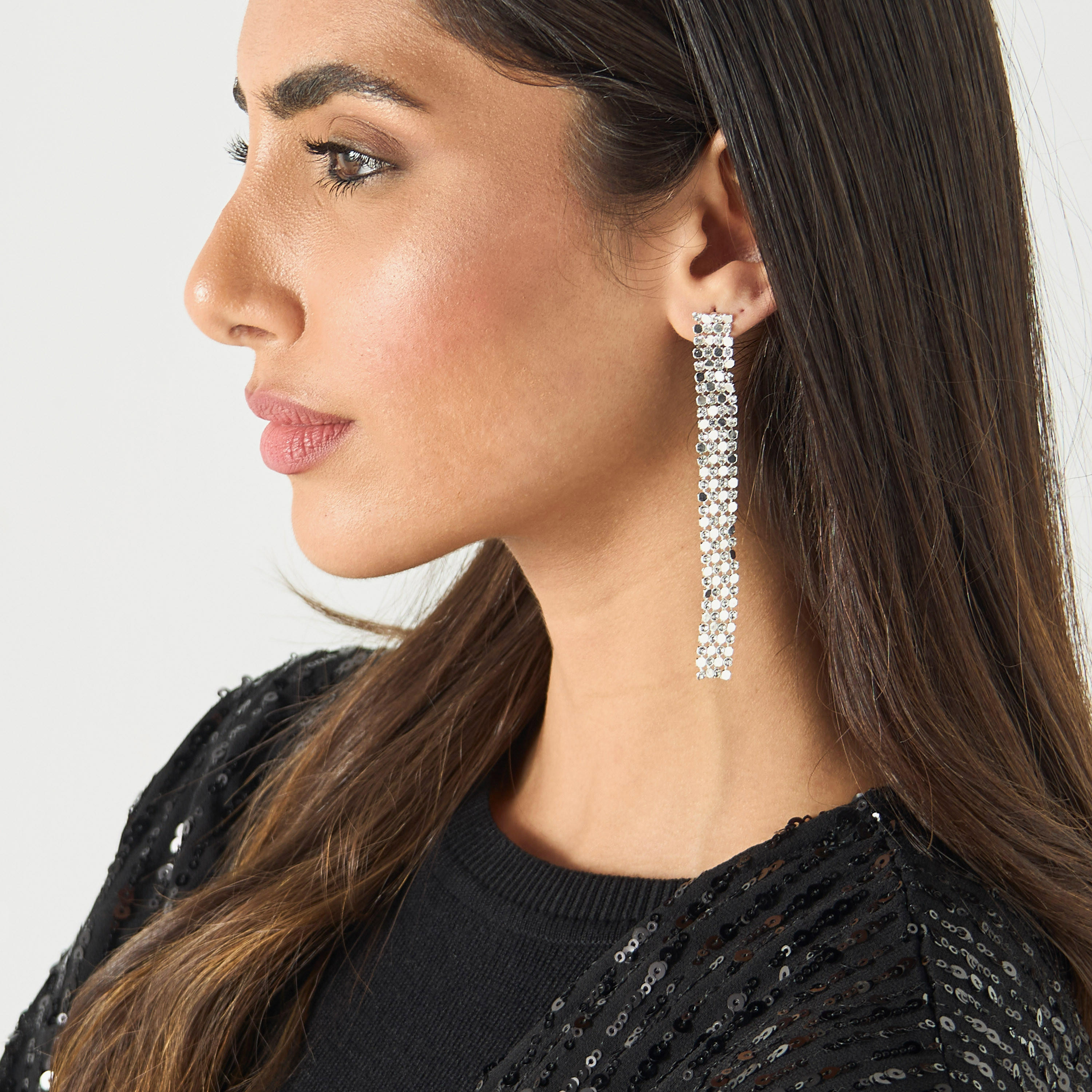 حلق طوق مزيّن بمكبس إغلاق خلفي-women-watchesandjewellery-jewellery-earrings-image-3