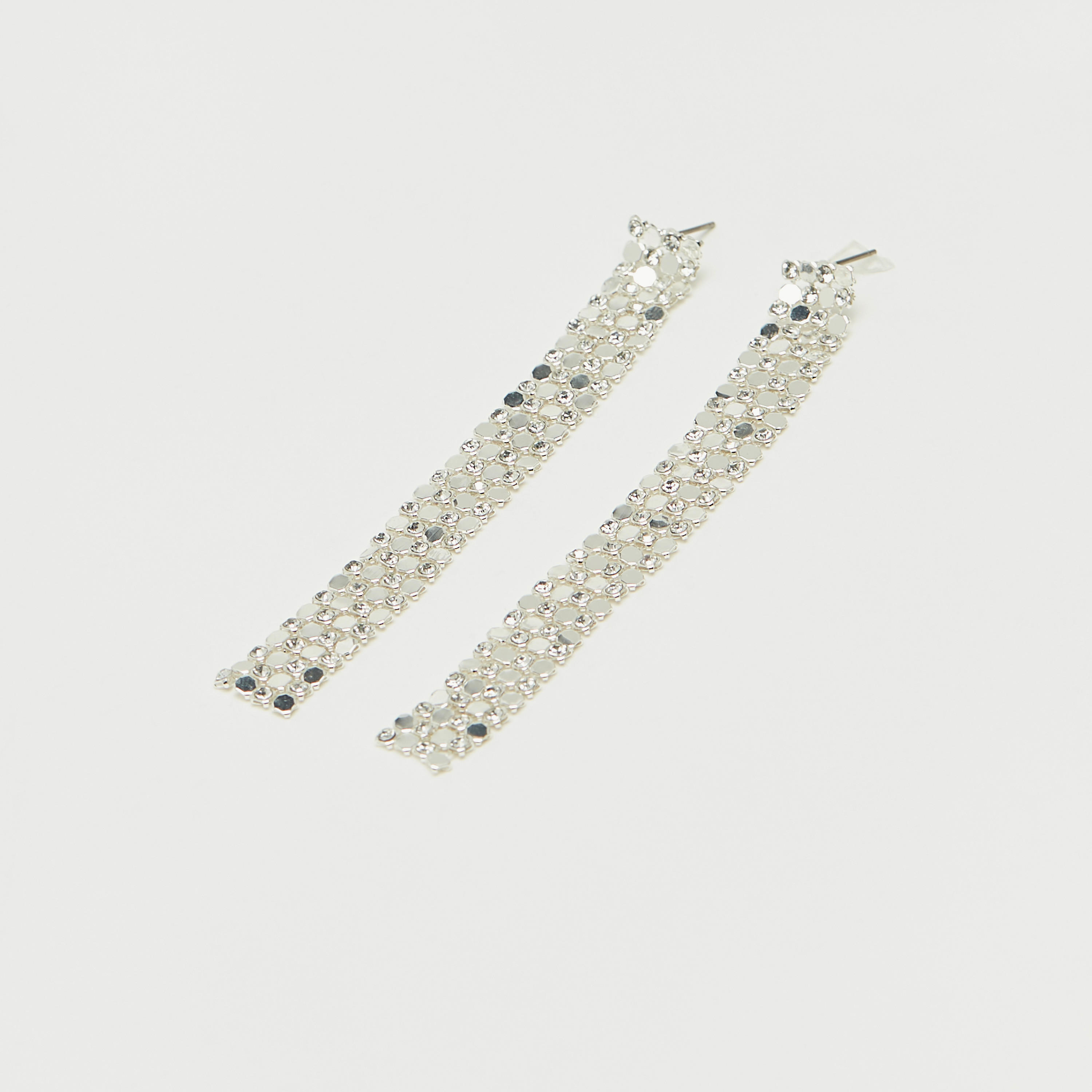 حلق طوق مزيّن بمكبس إغلاق خلفي-women-watchesandjewellery-jewellery-earrings-image-2