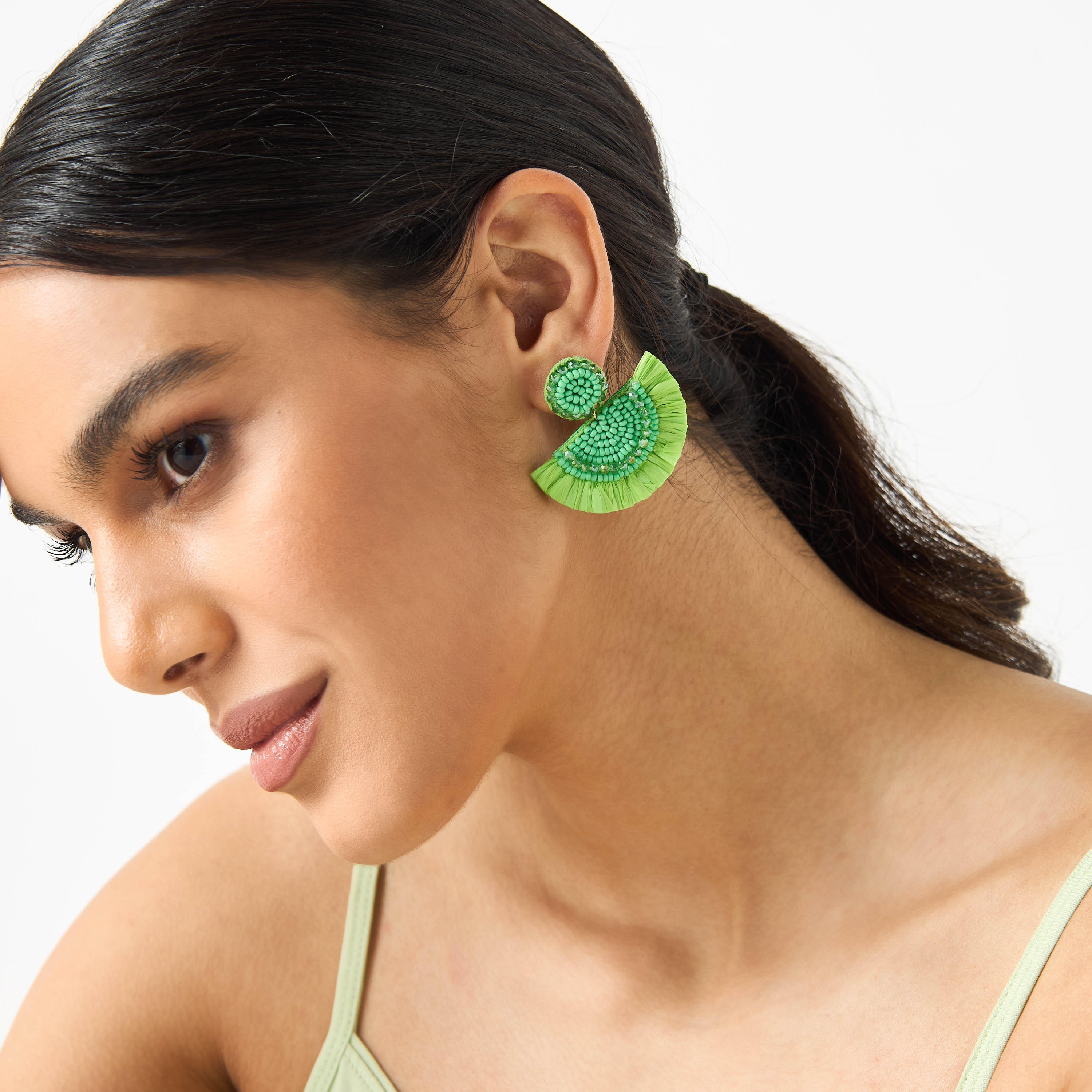 حلق متدلي مزيّن بالخرز بمكبس إغلاق خلفي-women-watchesandjewellery-jewellery-earrings-image-2