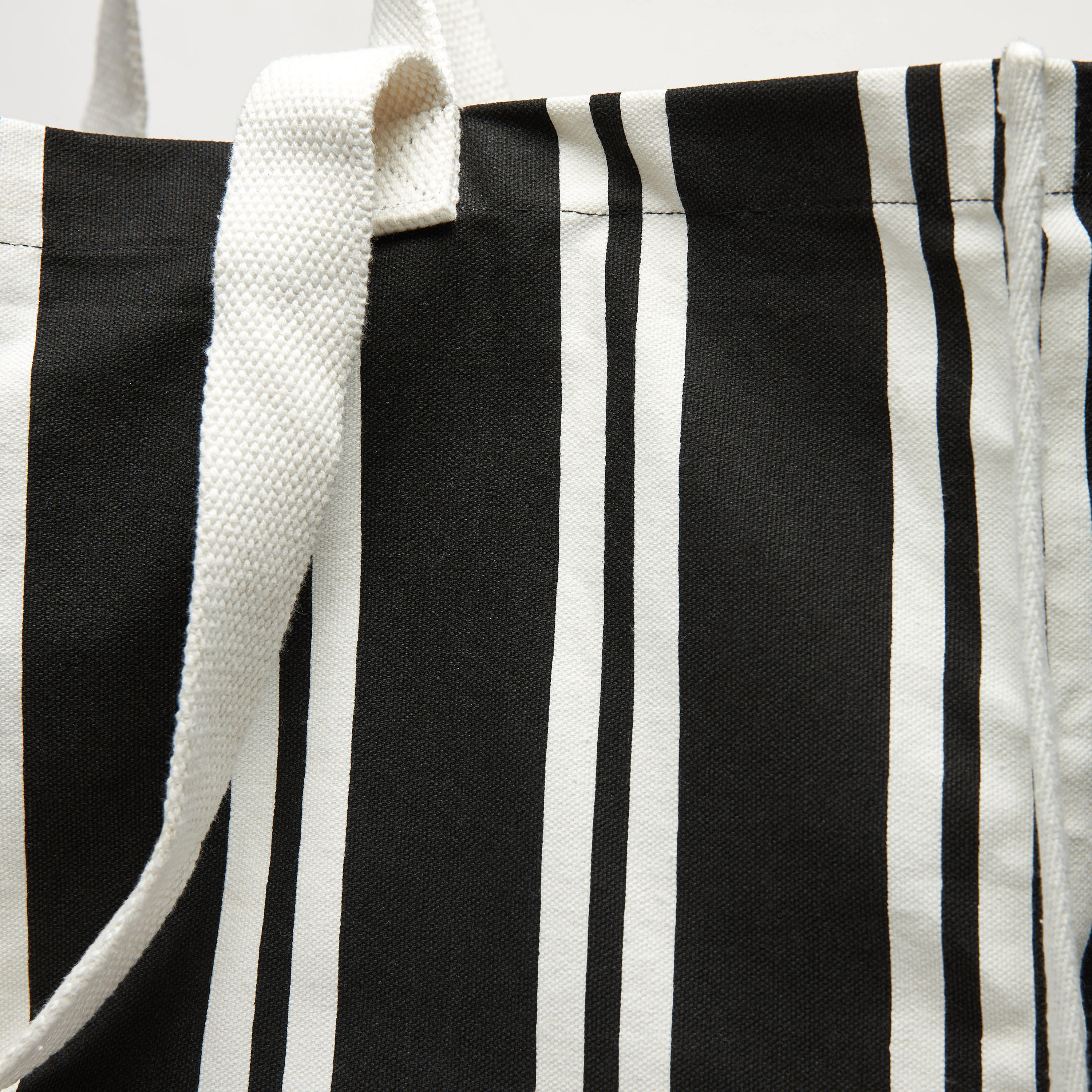 شنطة تسوق مخطّطة بمقابض مزدوجة-women-bagsandwallets-handbags-image-2