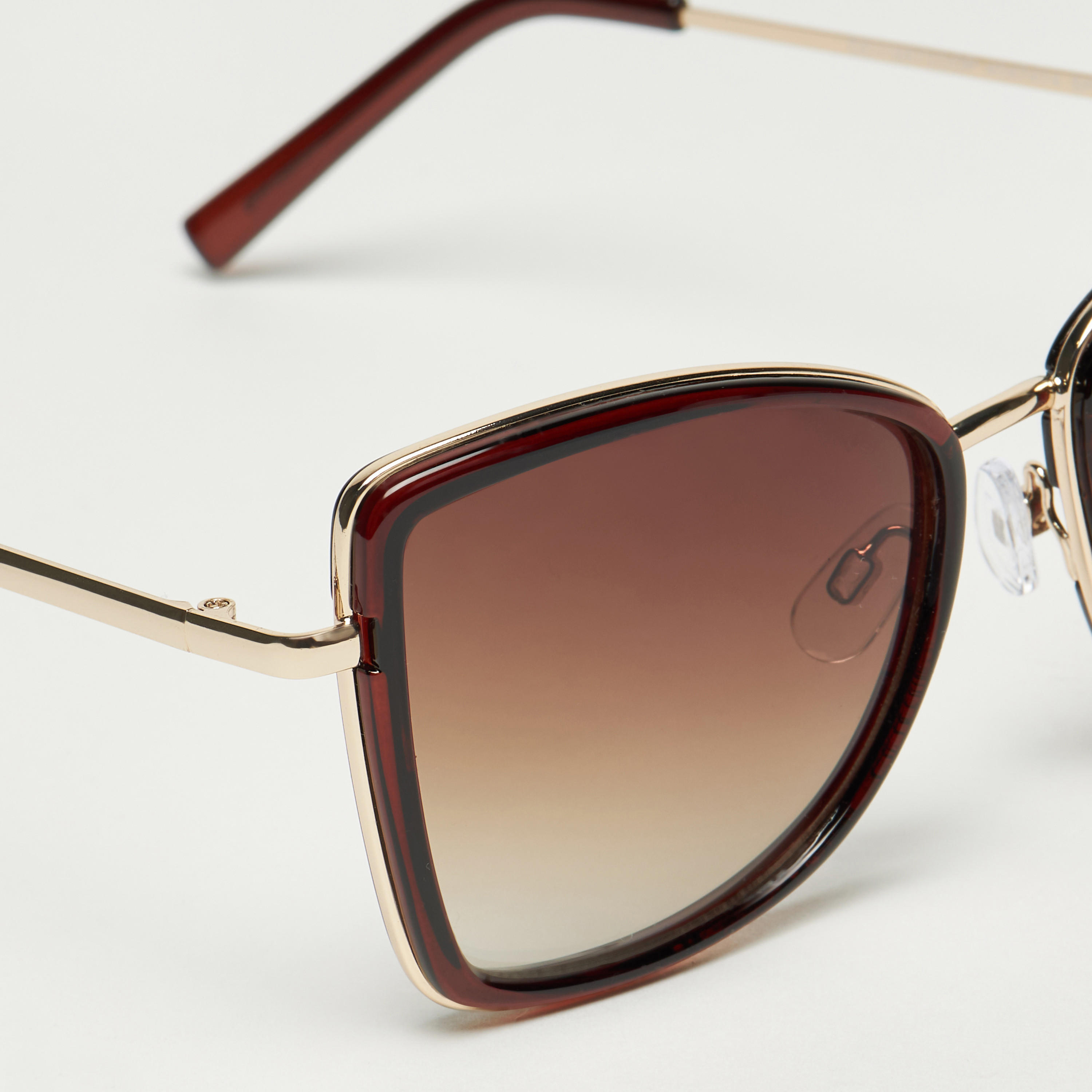نظّارة شمسيّة بإطار كامل وعدسات ملوّنة ووسادات أنف-women-sunglasses-image-4