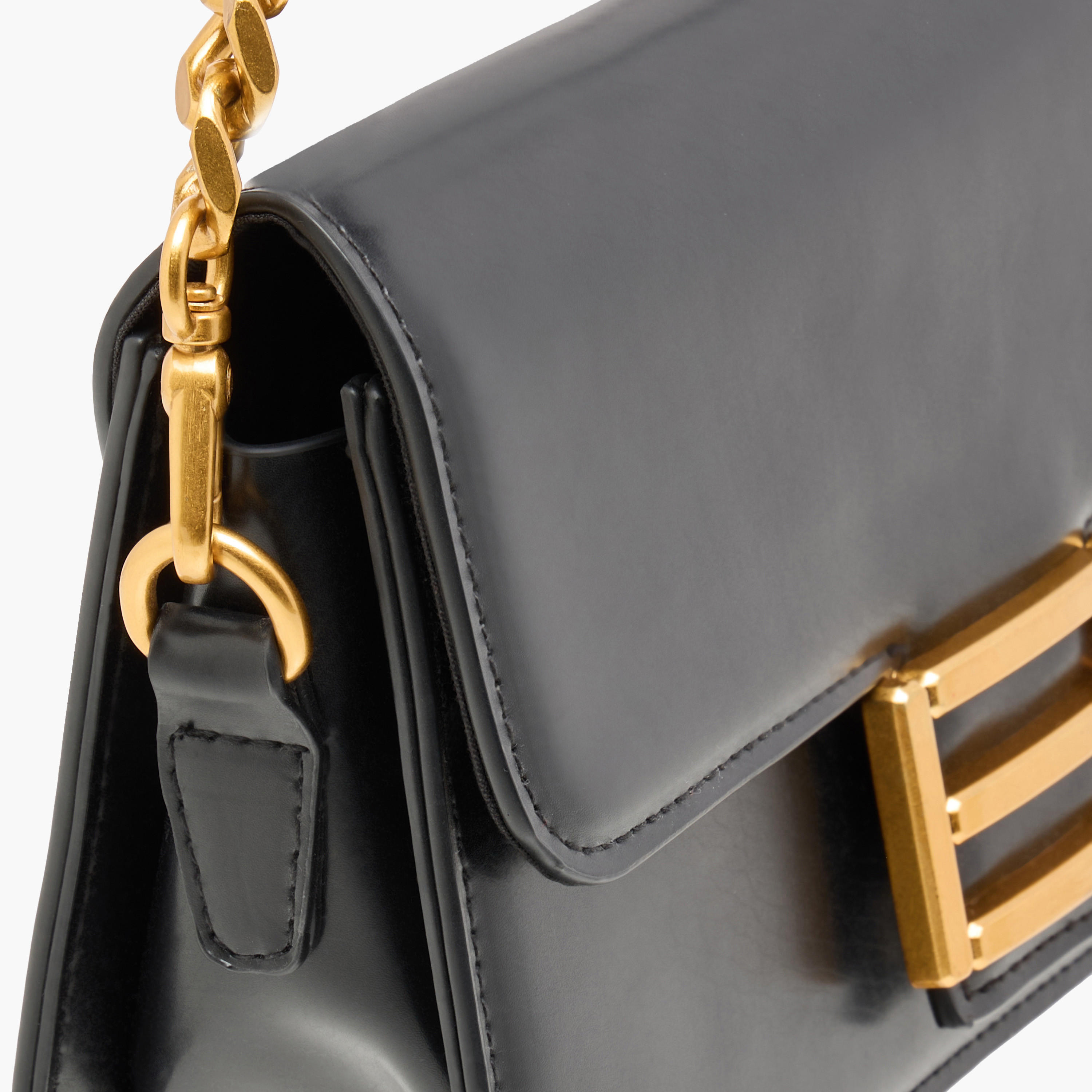 شنطة كتف بزينة معدن مع زر للإغلاق-women-bagsandwallets-handbags-image-4
