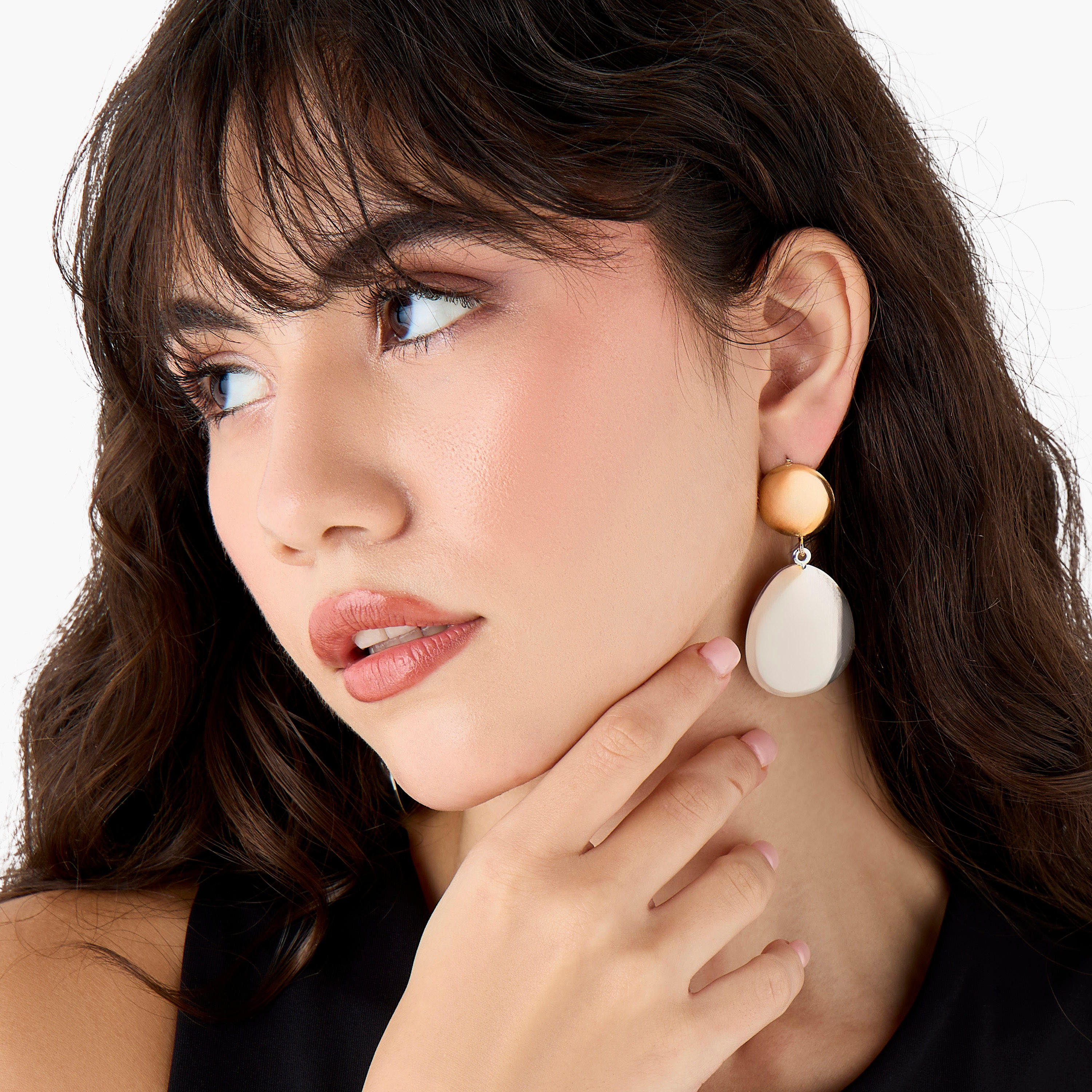 حلق ميتاليك بطبقات ومكبس إغلاق خلفي-women-watchesandjewellery-jewellery-earrings-image-4