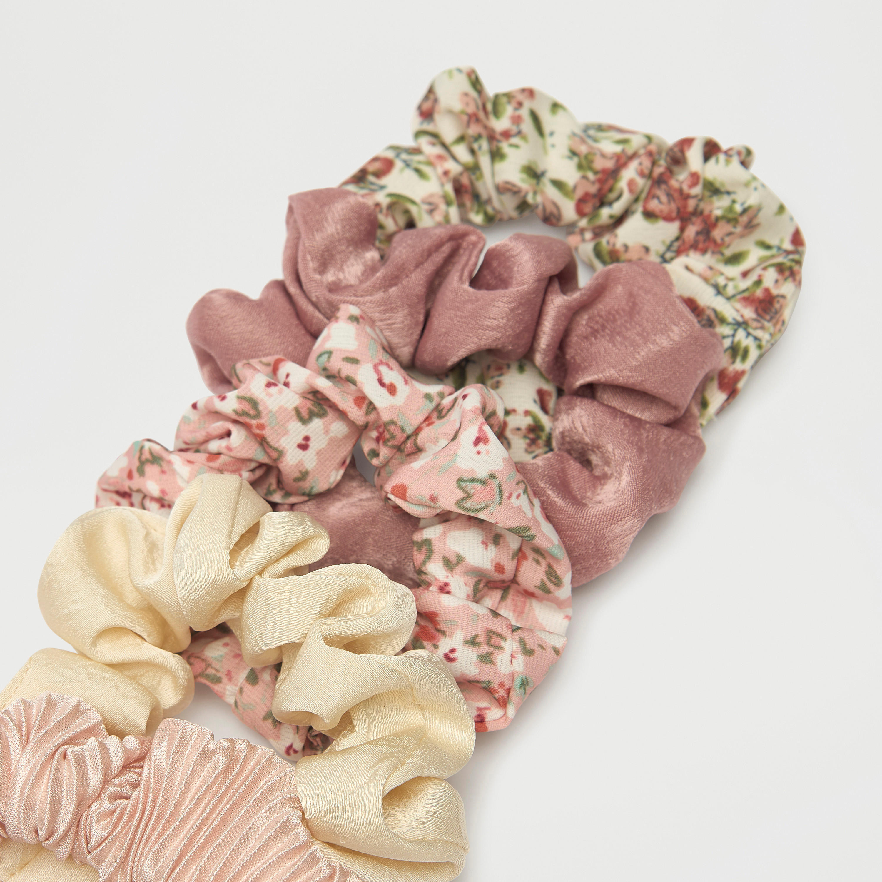سكرانشي شعر بتصاميم متنوعة - مجموعة من 5 قطع-women-hairaccessories-scrunchies-image-1