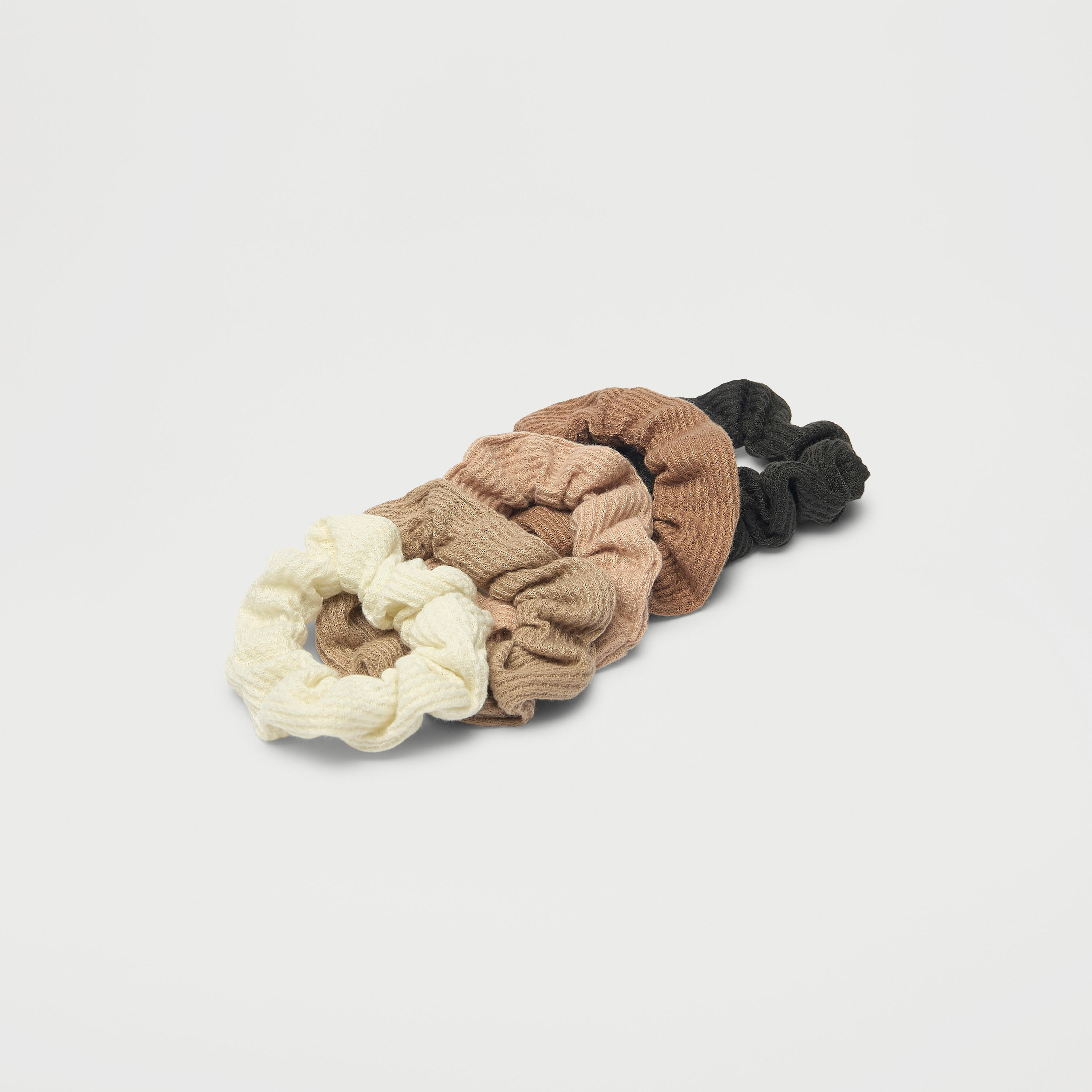 ربطات شعر سكرانشي بارزة الملمس من جلوو - مجموعة 5 قطع-women-hairaccessories-scrunchies-image-2