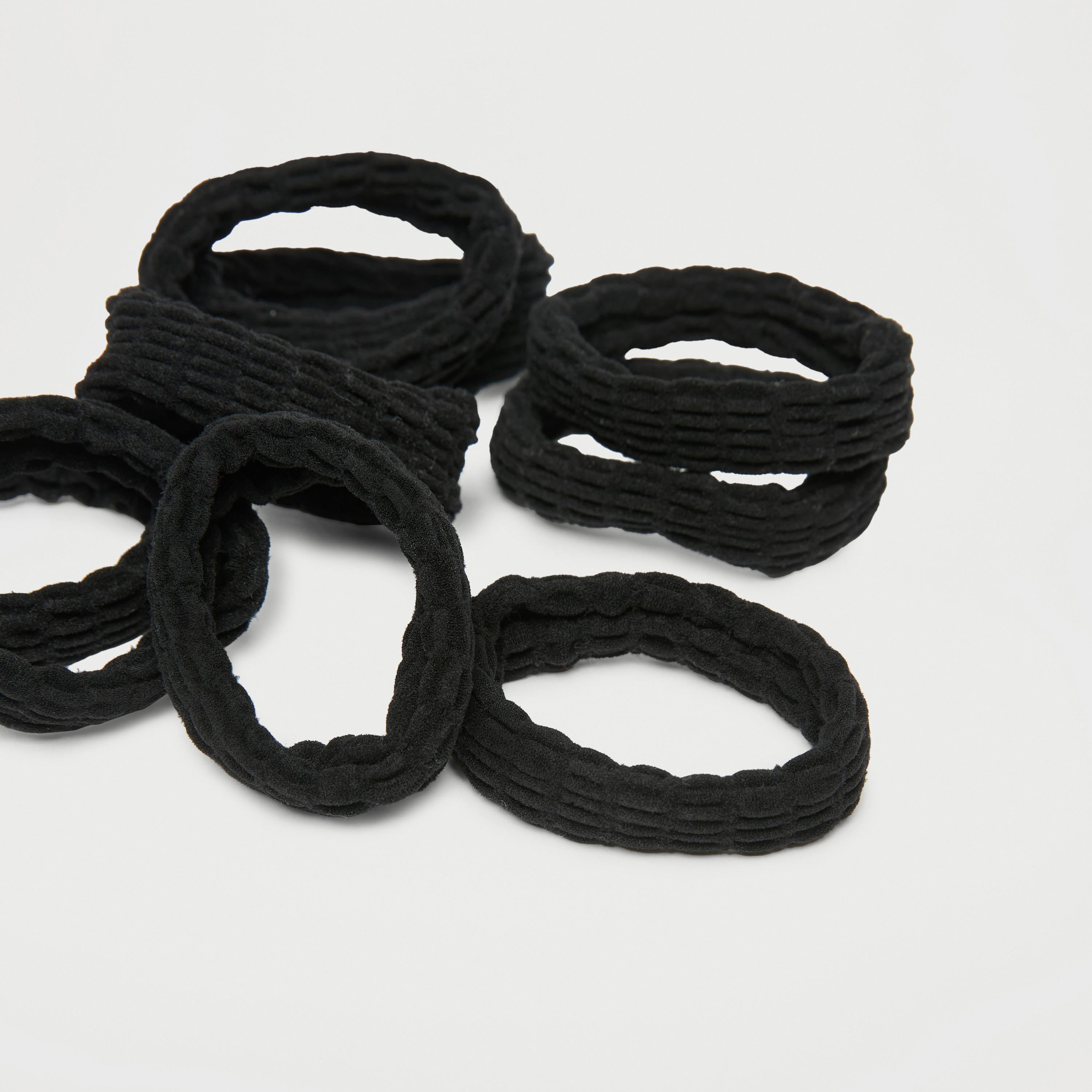 ربطات شعر مطّاطيّة بارزة الملمس من جلو - طقم 9 قطع-women-hairaccessories-scrunchies-image-1