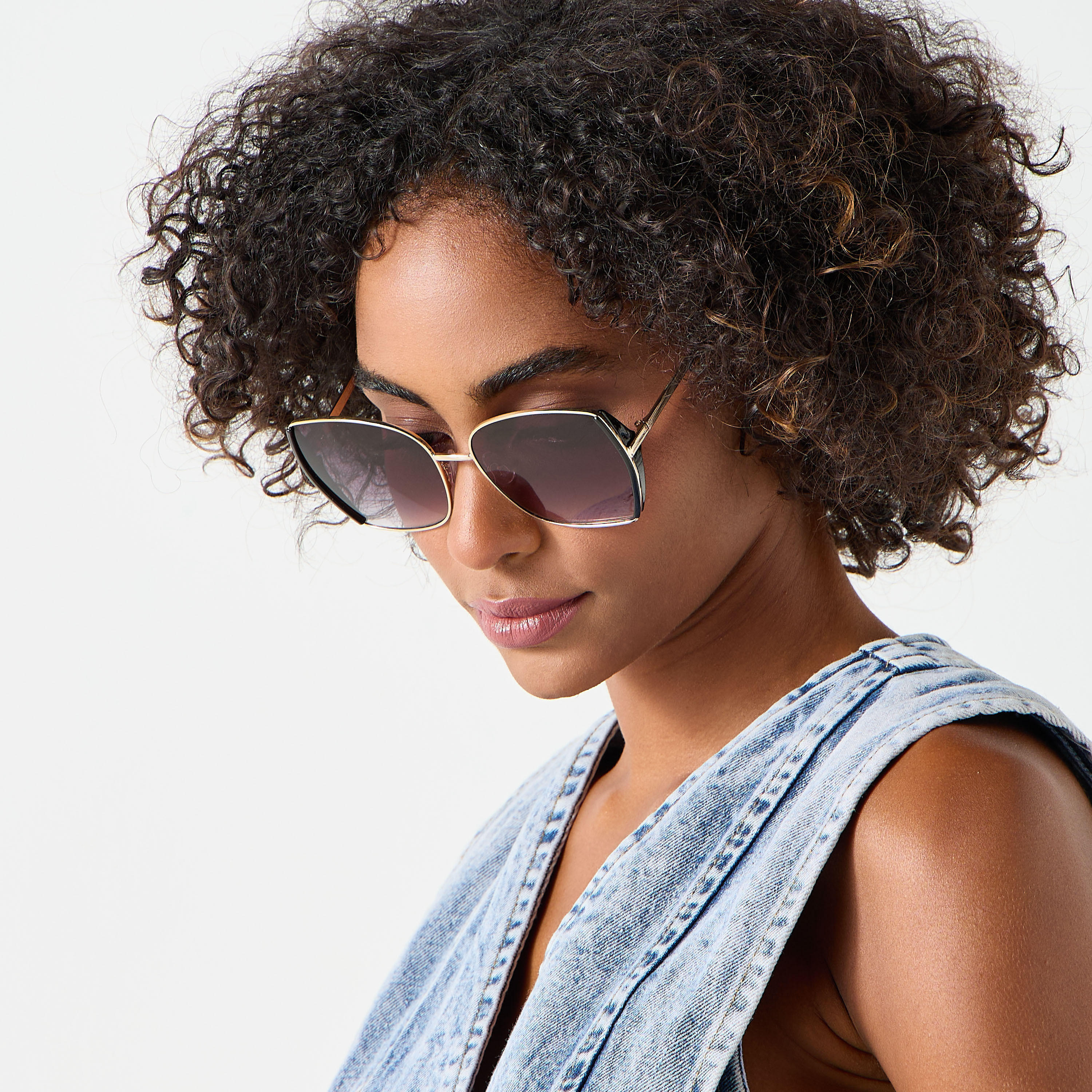 نظّارة شمسيّة بعدسات ملوّنة وإطار كامل ووسادات أنف-women-sunglasses-image-2