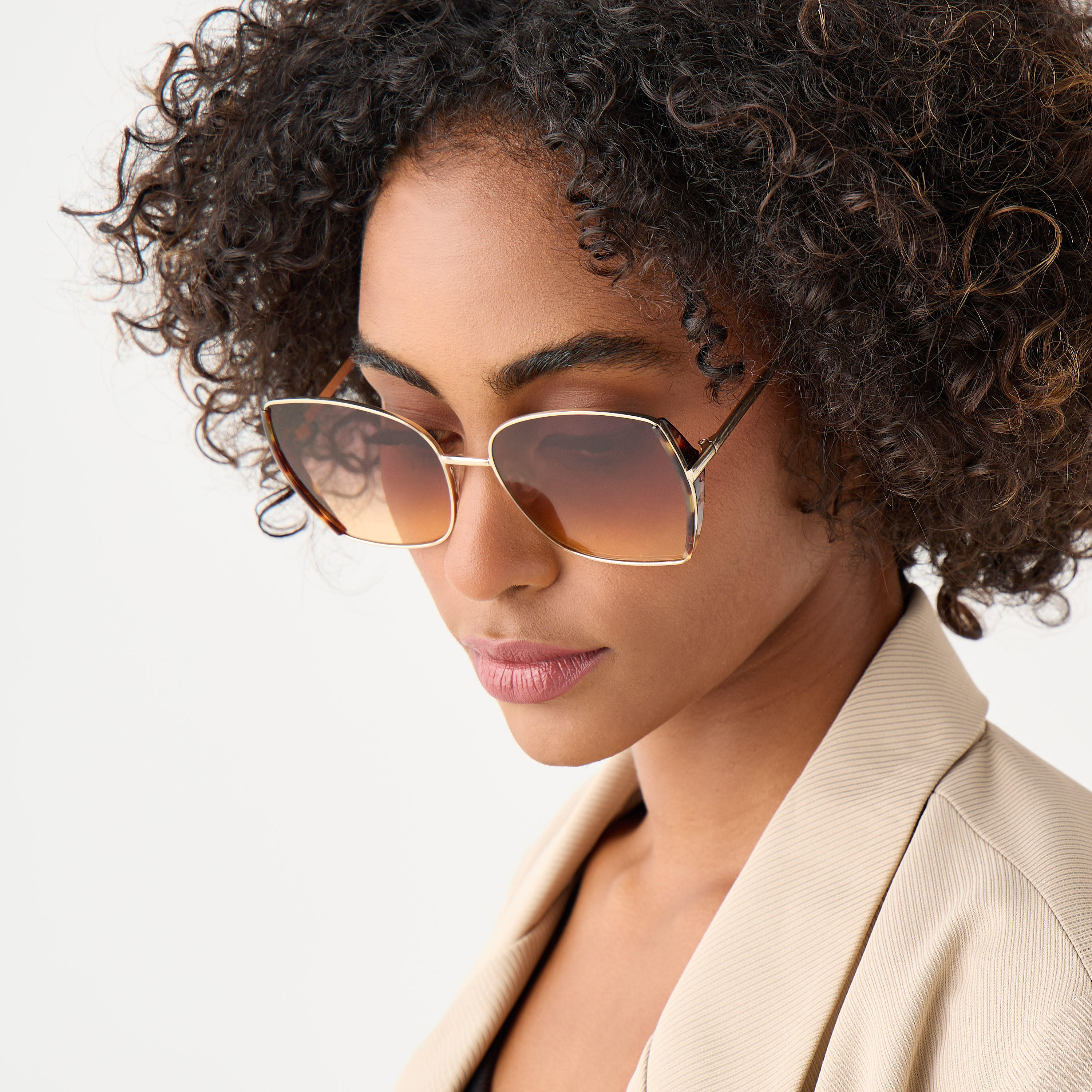نظارة شمسية بعدسات ملونة وإطار كامل ووسادات أنف-women-sunglasses-image-2