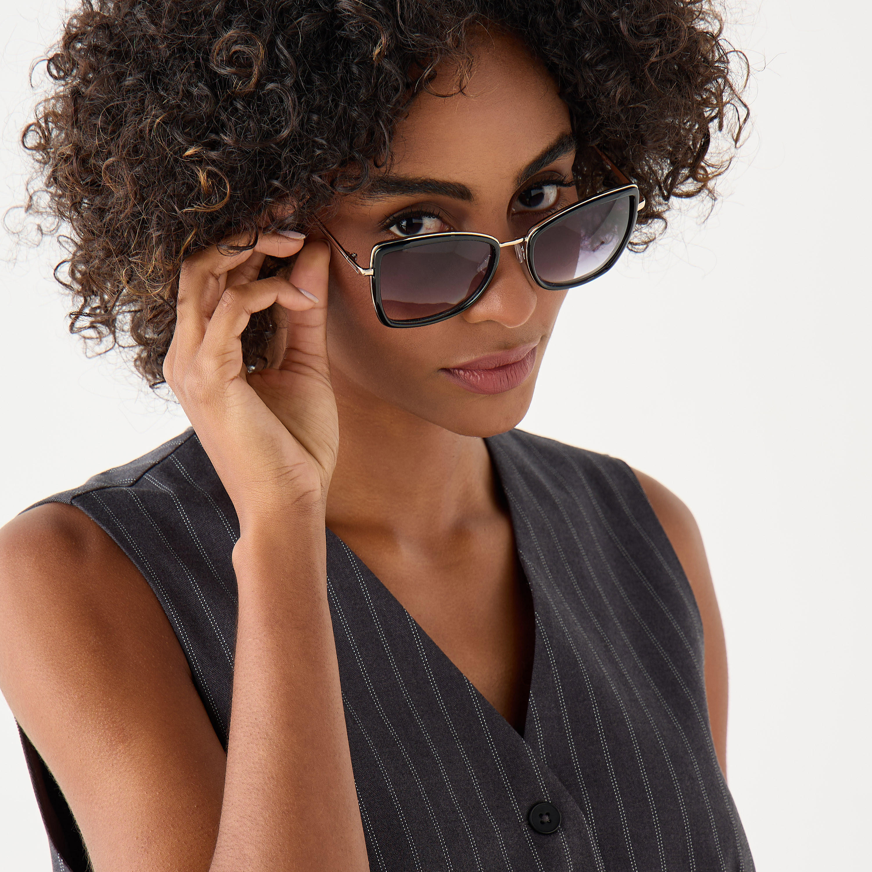 نظارة شمسية بعدسات ملونة وإطار كامل ووسادات أنف-women-sunglasses-image-2