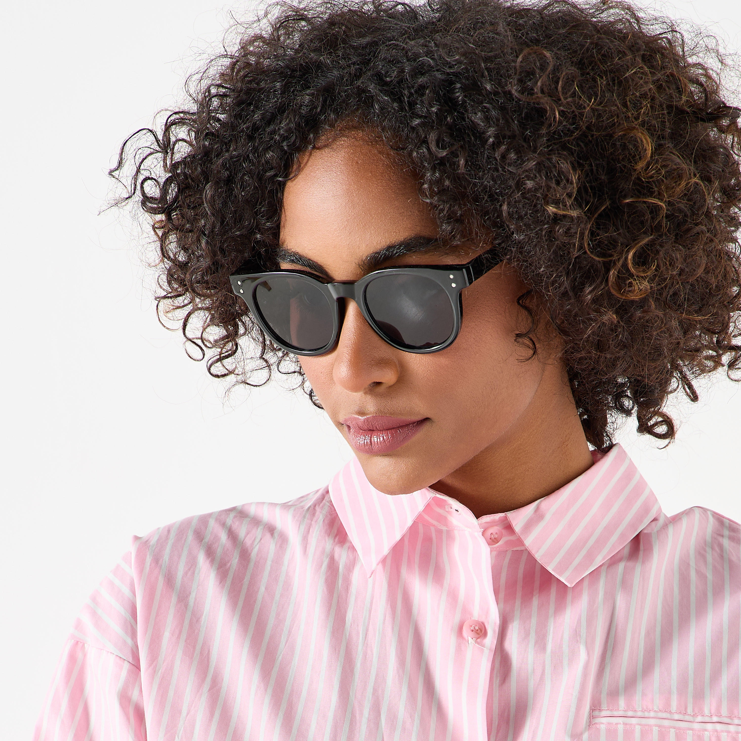 نظّارة شمسية بعدسات ملونة وإطار كامل-women-sunglasses-image-3