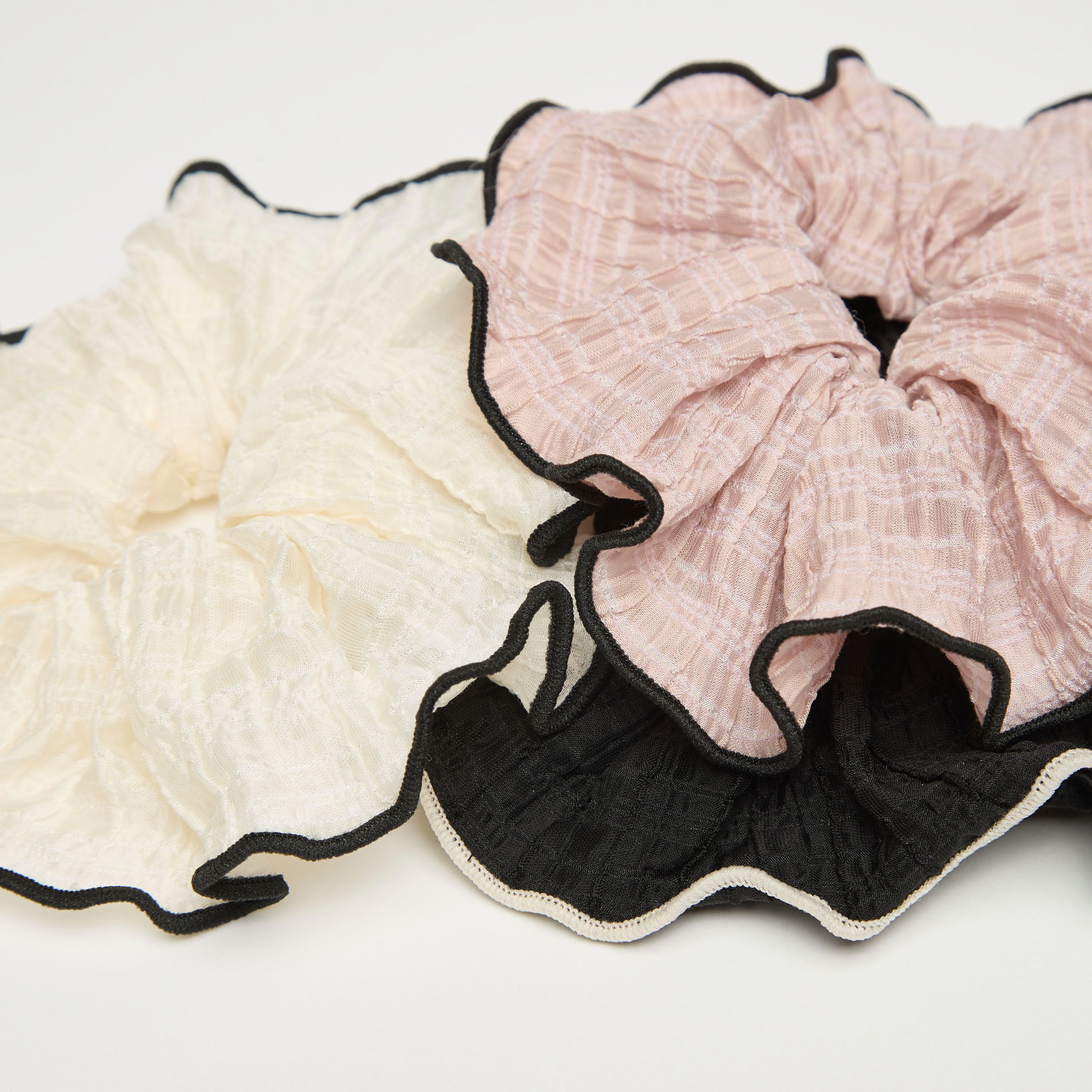 ربطات شعر بارزة الملمس - طقم 3 قطع-women-hairaccessories-image-1
