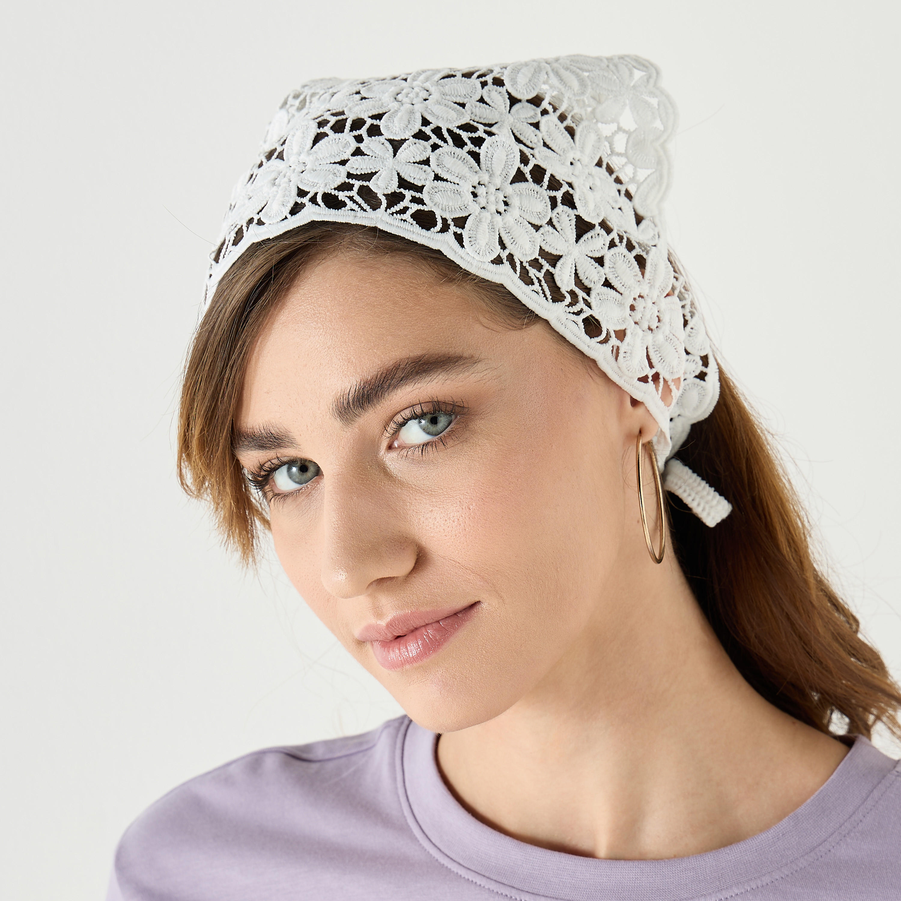 باندانا بتفاصيل دانتيل مع أربطة-women-hairaccessories-image-2