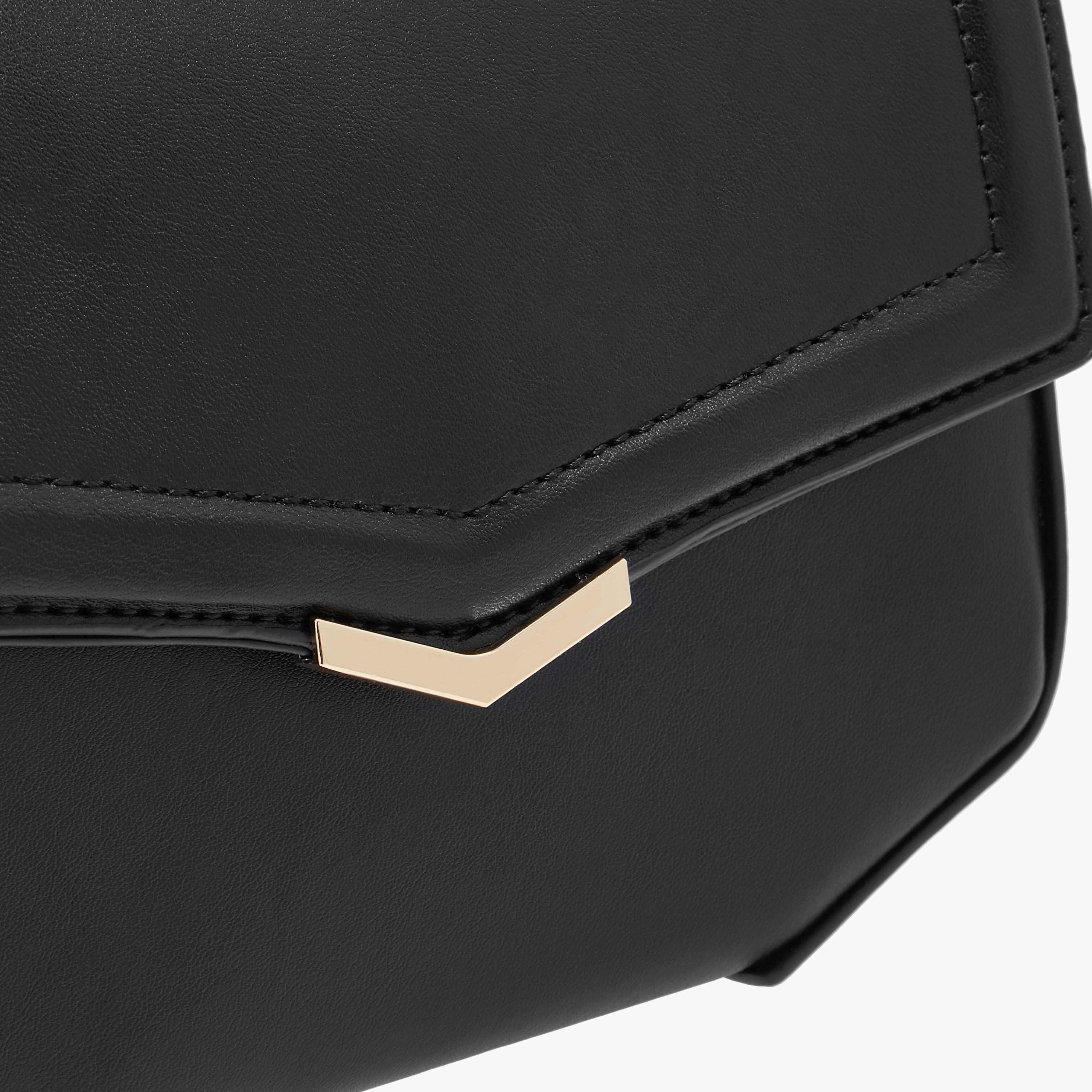 شنطة كروس بودي بحزام قابل للتعديل وطية إغلاق وتفاصيل ميتاليك-women-bagsandwallets-handbags-image-5