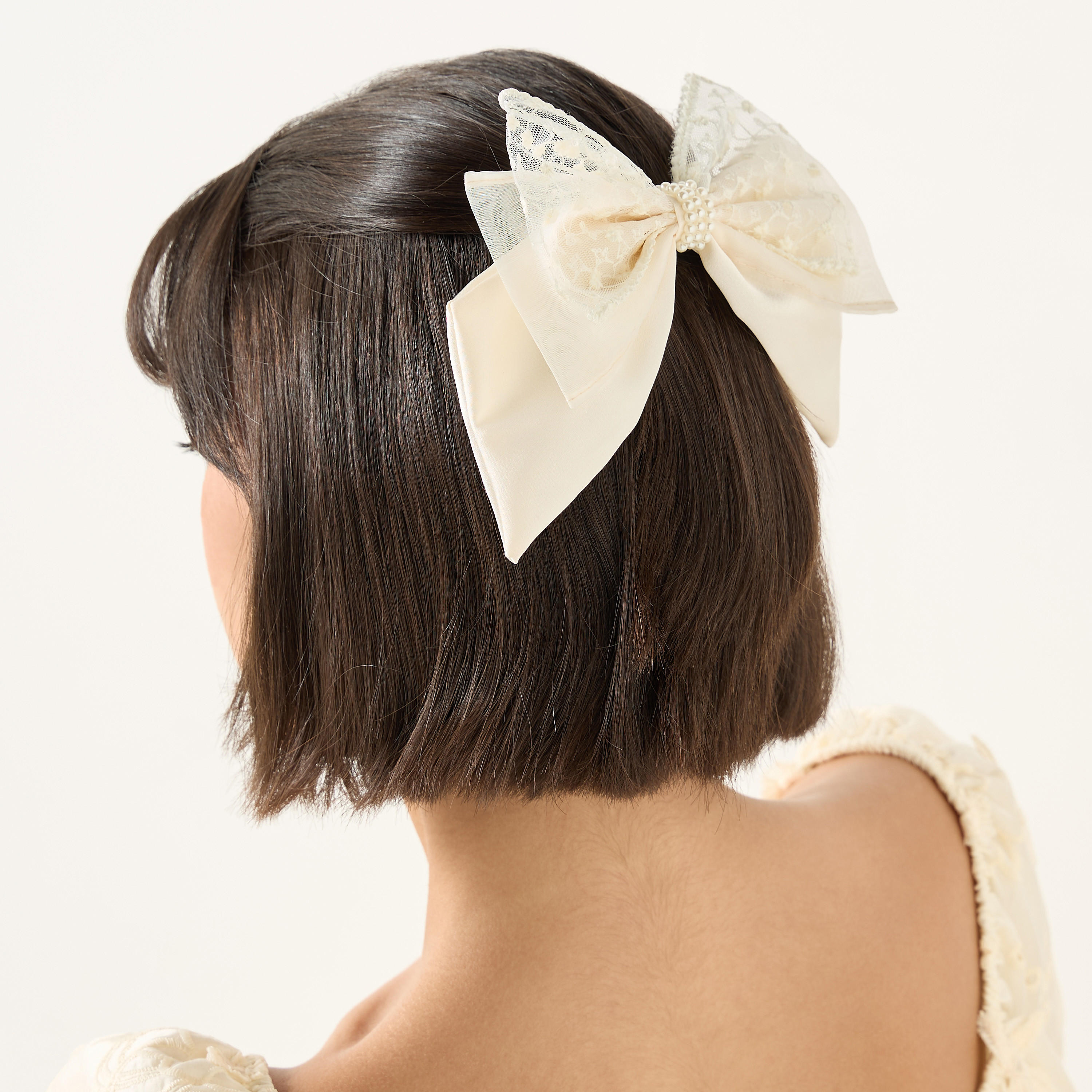 مشبك شعر فيونكة مزينة باللؤلؤ وبتفاصيل دانتيل-women-hairaccessories-clips-image-2