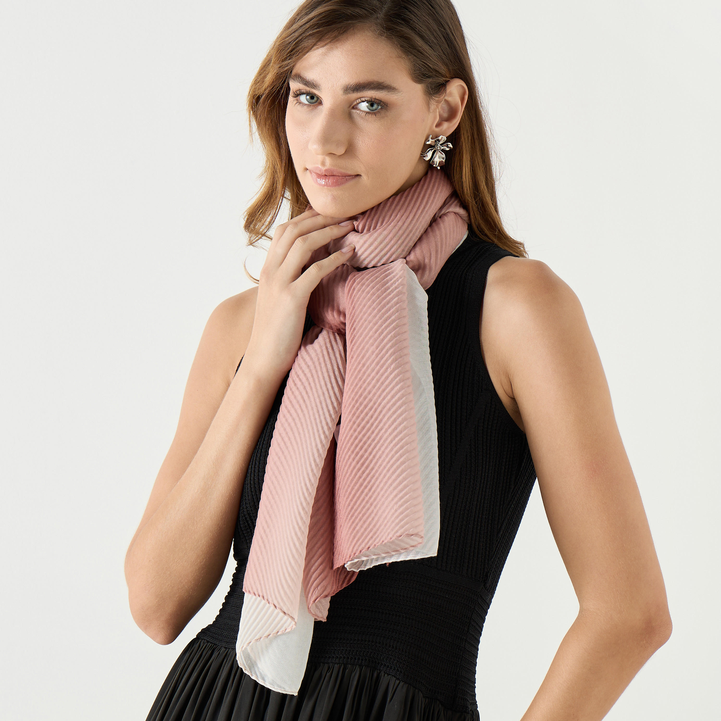 وشاح متدرج اللون بطيات-women-clothingaccessories-scarves-image-2