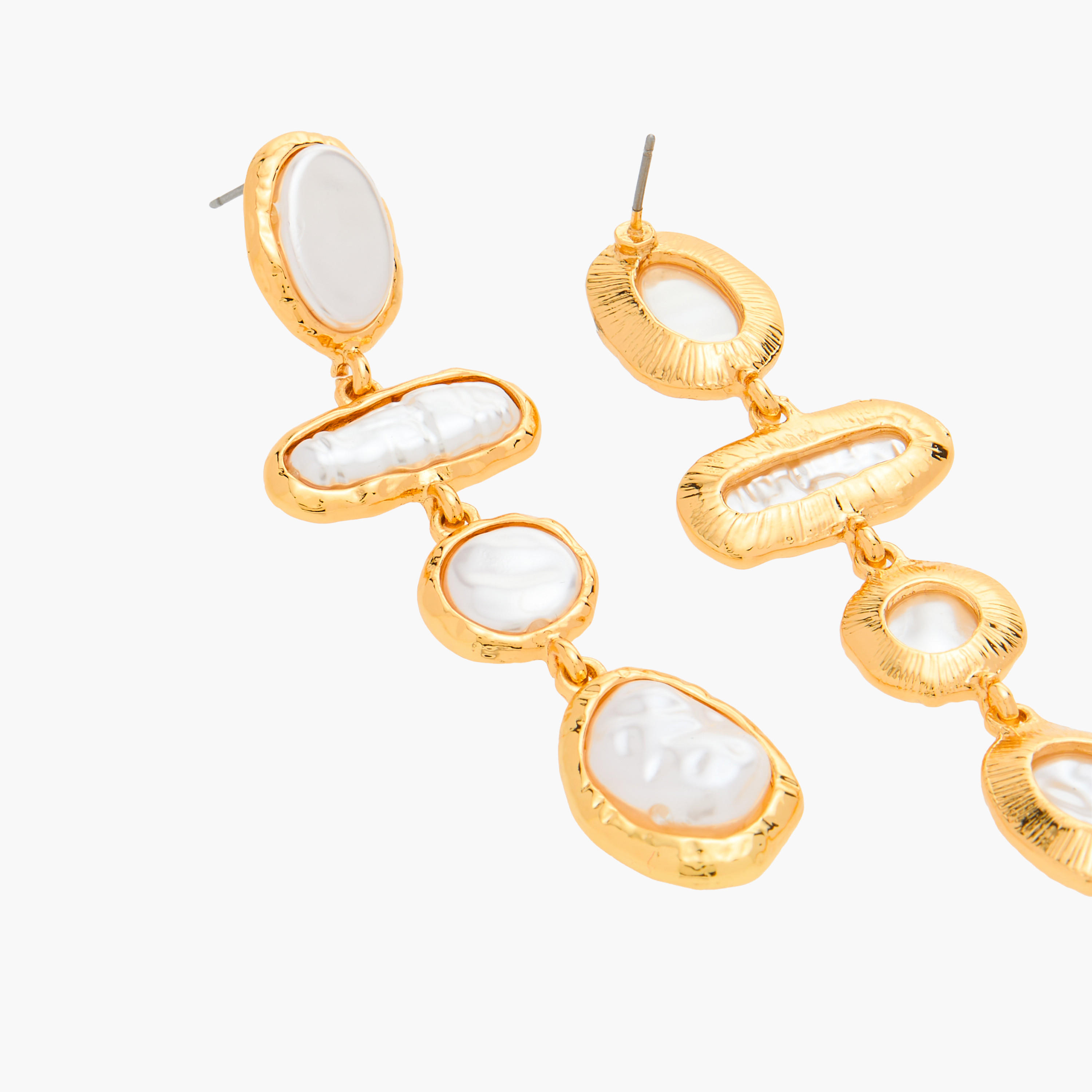 حلق متدلي مزيّن بمكبس إغلاق خلفي-women-watchesandjewellery-jewellery-earrings-image-1
