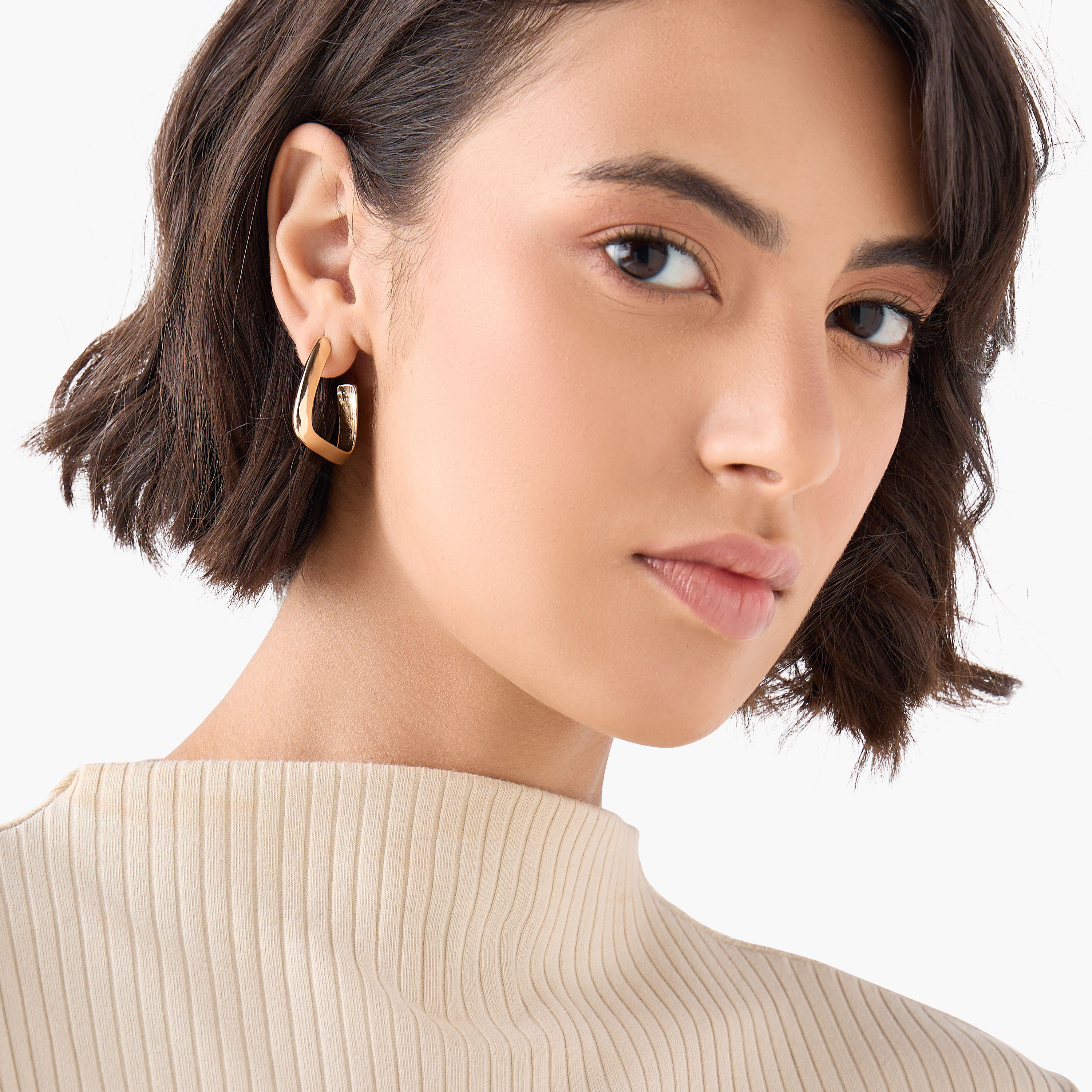 حلقان بارزة الملمس بمكبس إغلاق خلفي - طقم من زوجين-women-watchesandjewellery-jewellery-earrings-image-2